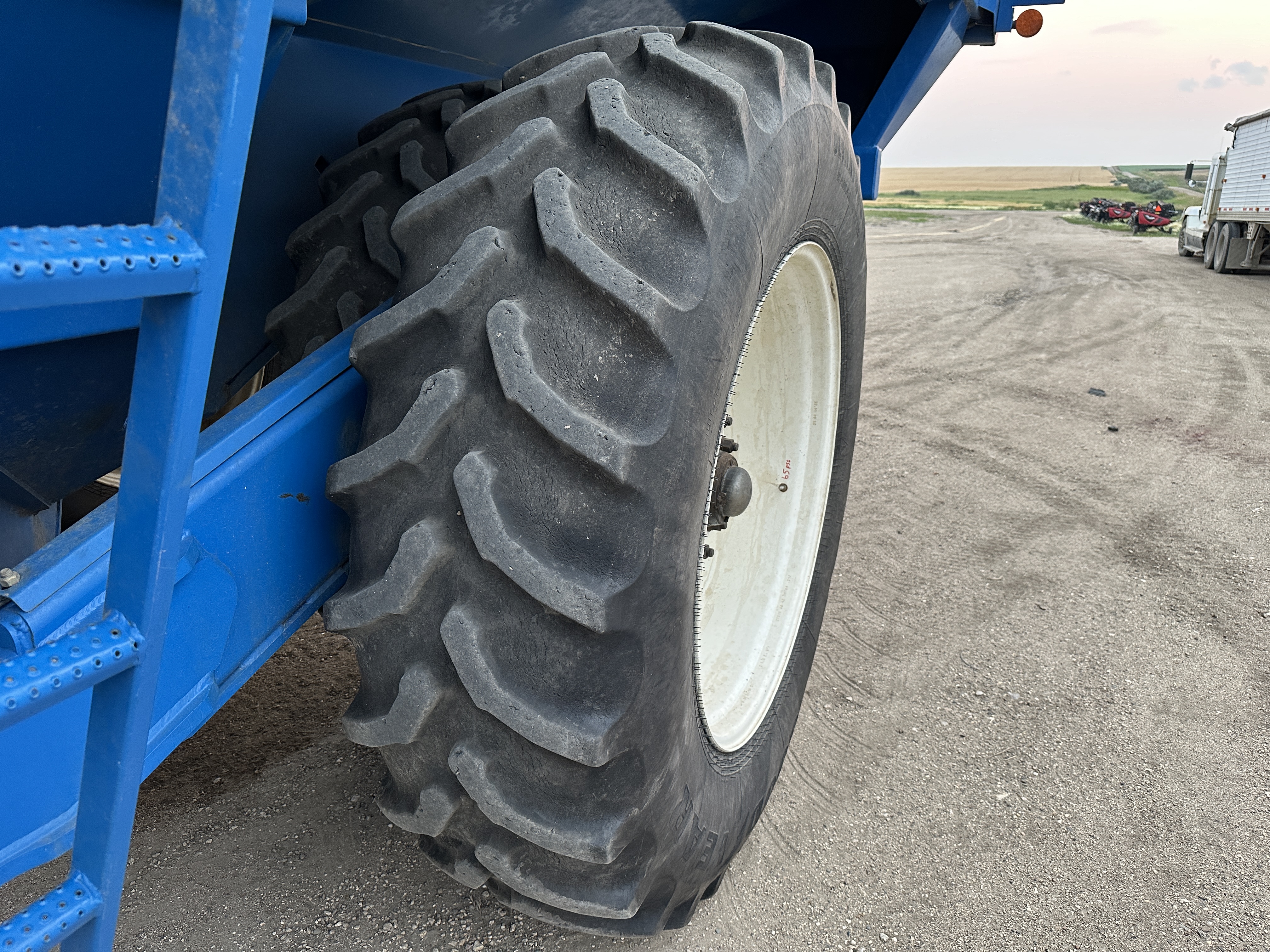 2014 Brandt 1322XR Grain Cart