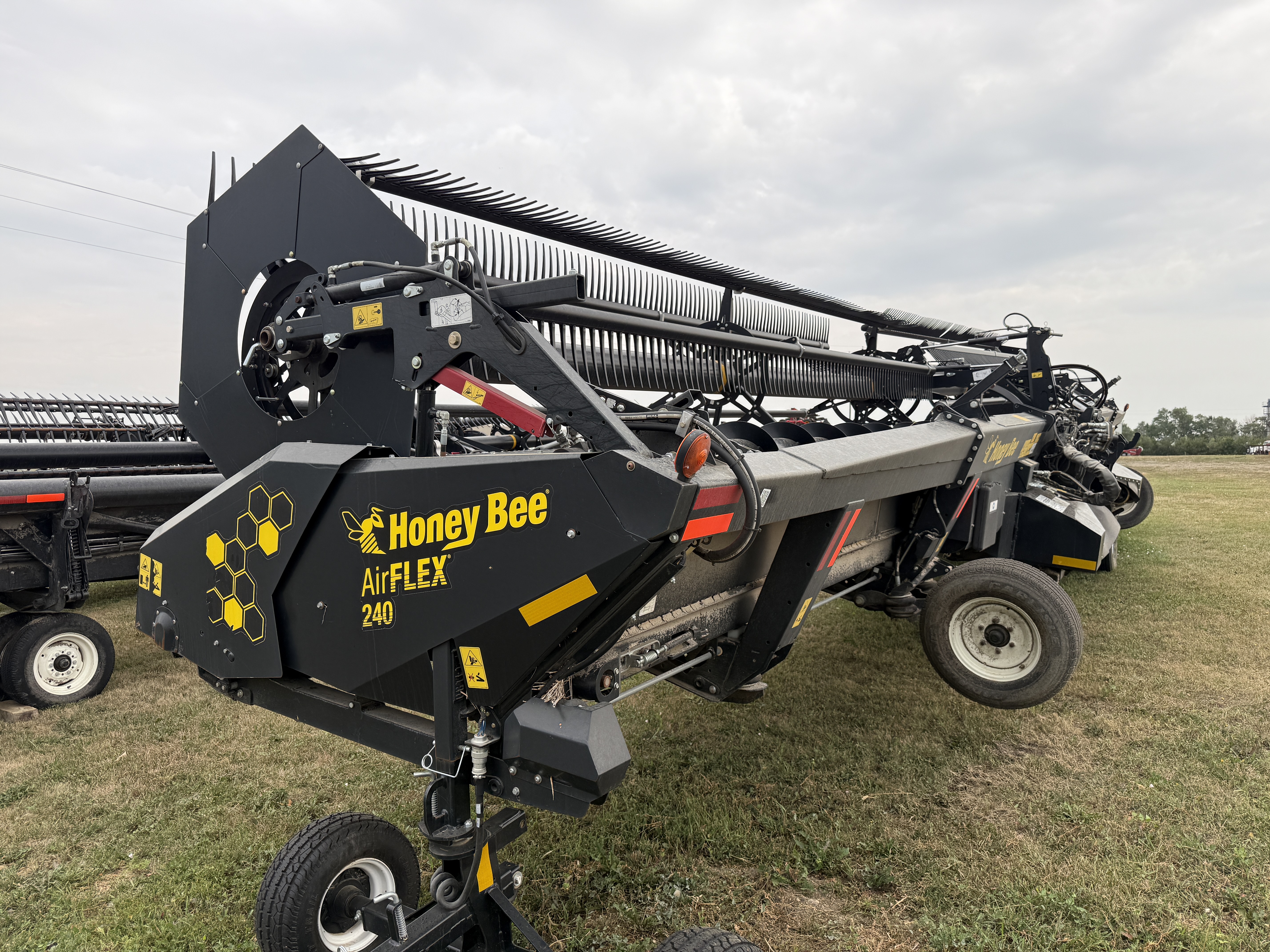 2023 Honey Bee AF240 Header Draper