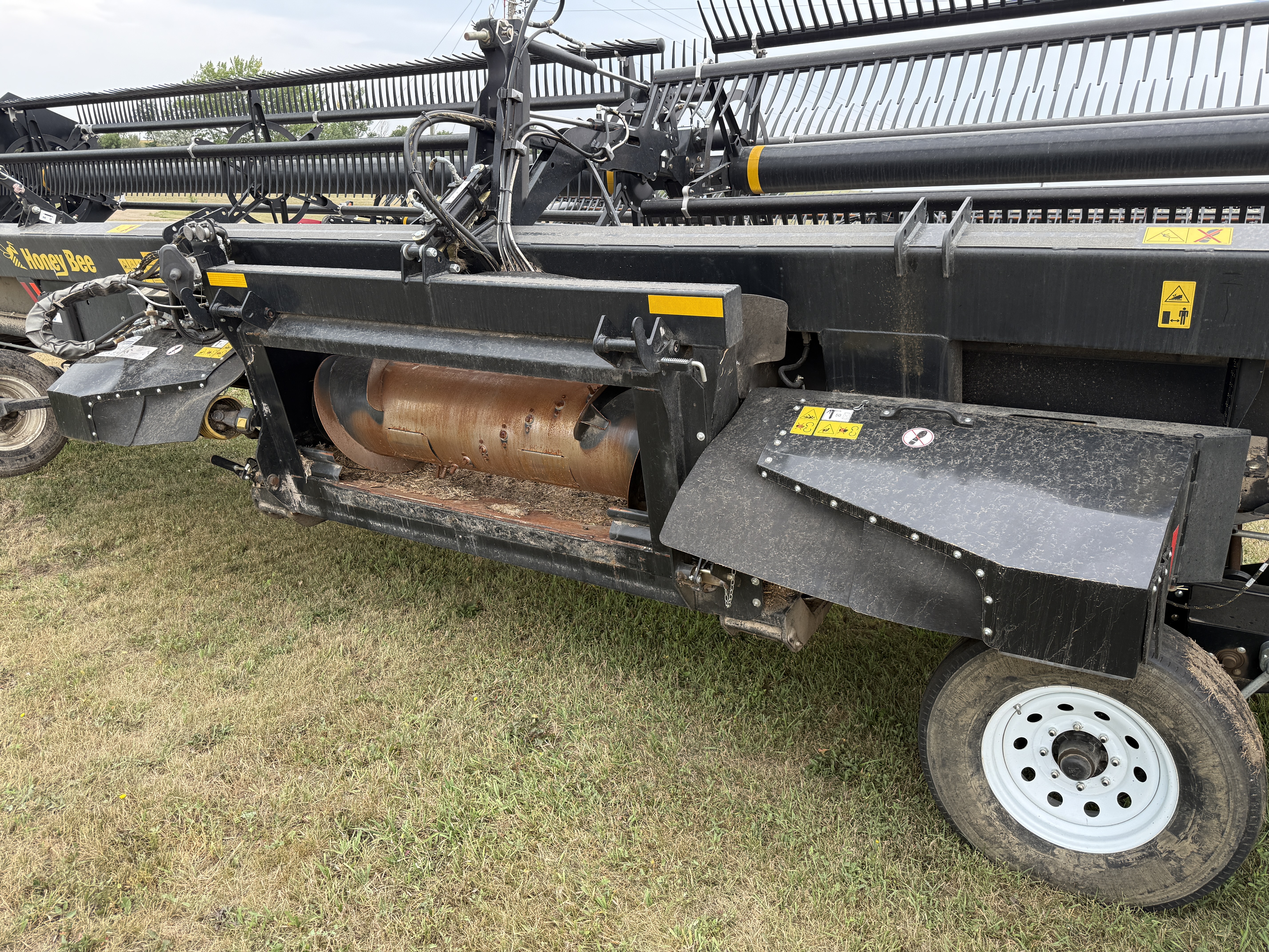 2023 Honey Bee AF240 Header Draper