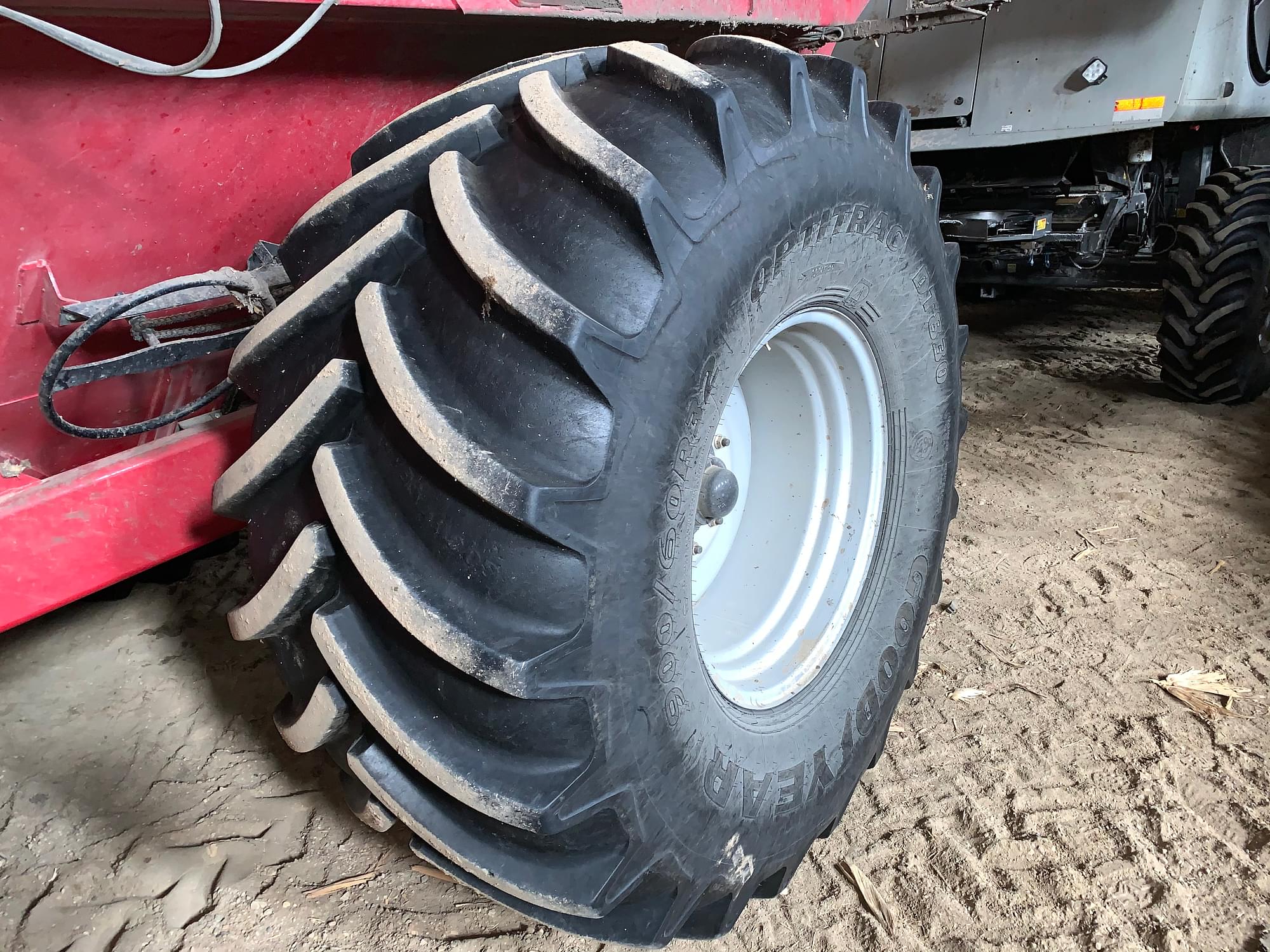 2013 Demco 1050 Grain Cart