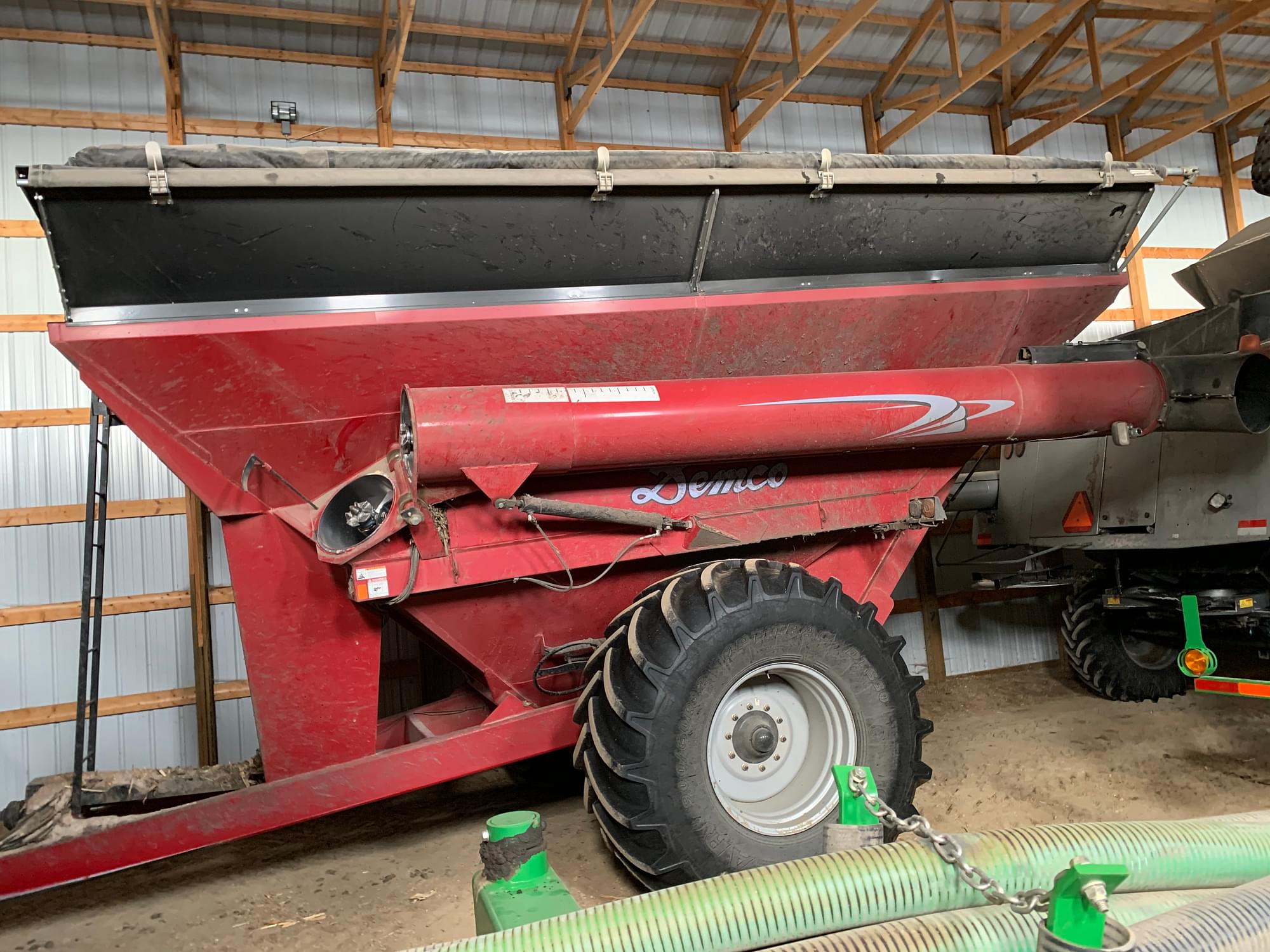 2013 Demco 1050 Grain Cart
