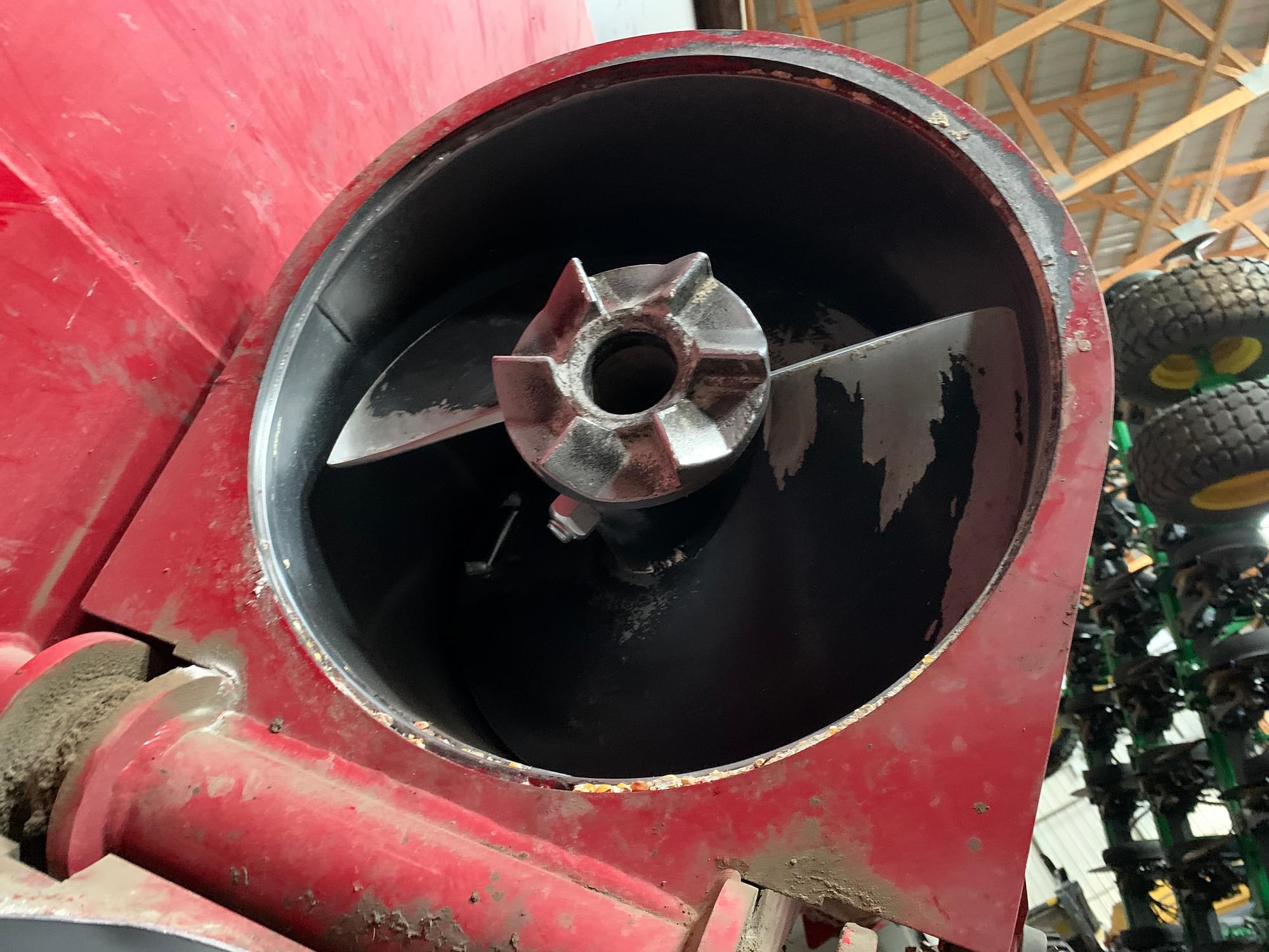 2013 Demco 1050 Grain Cart