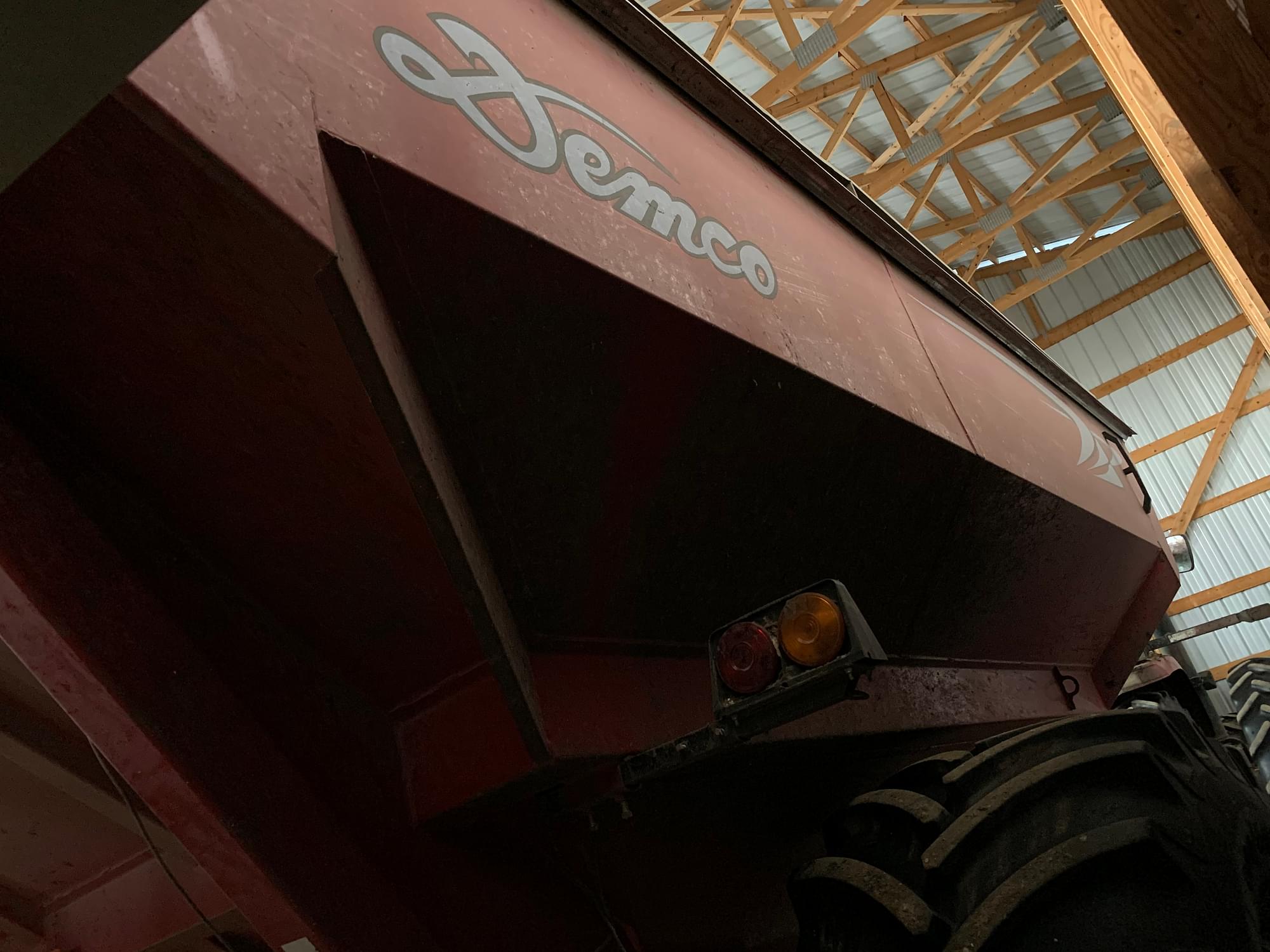 2013 Demco 1050 Grain Cart