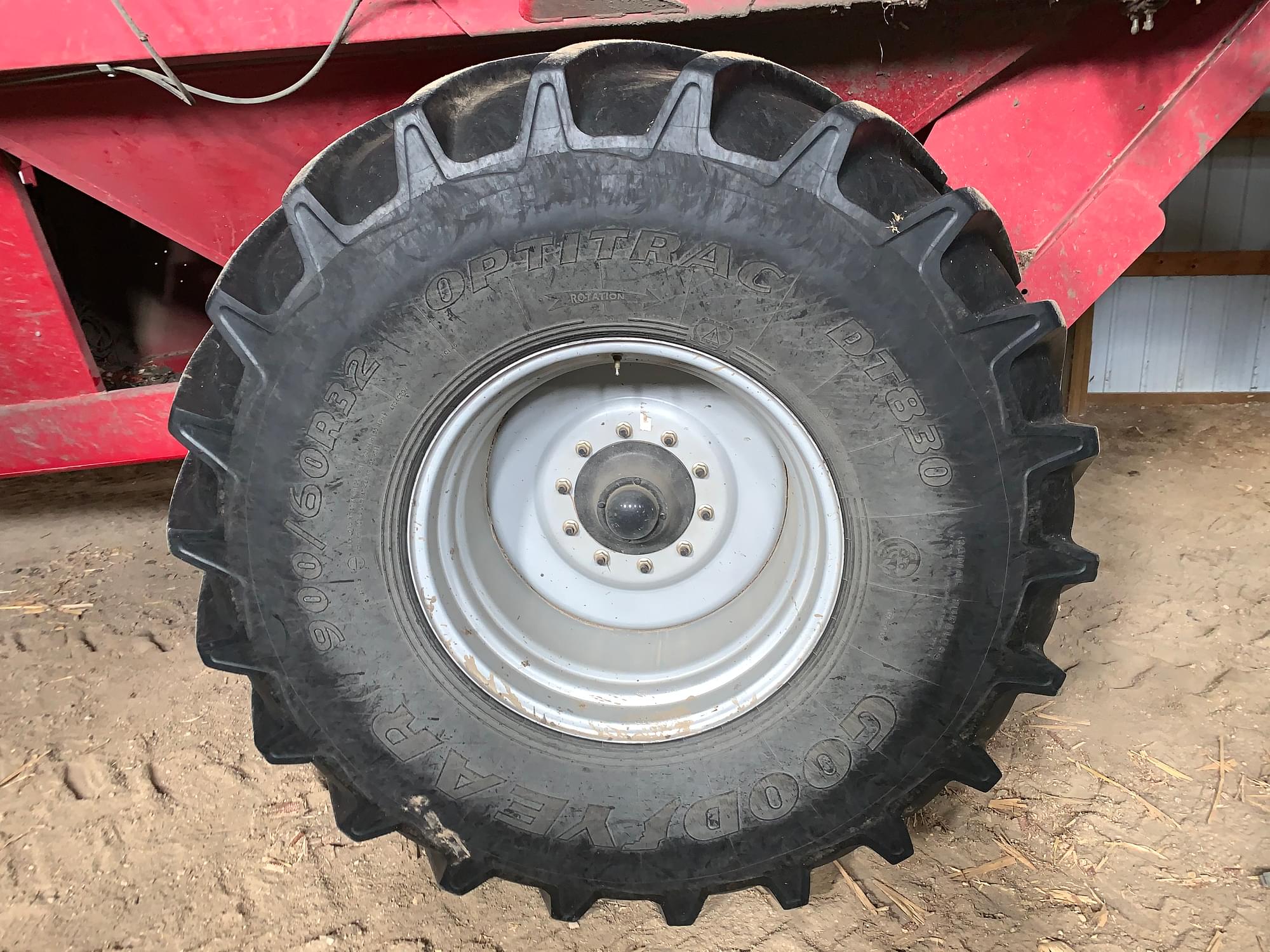 2013 Demco 1050 Grain Cart