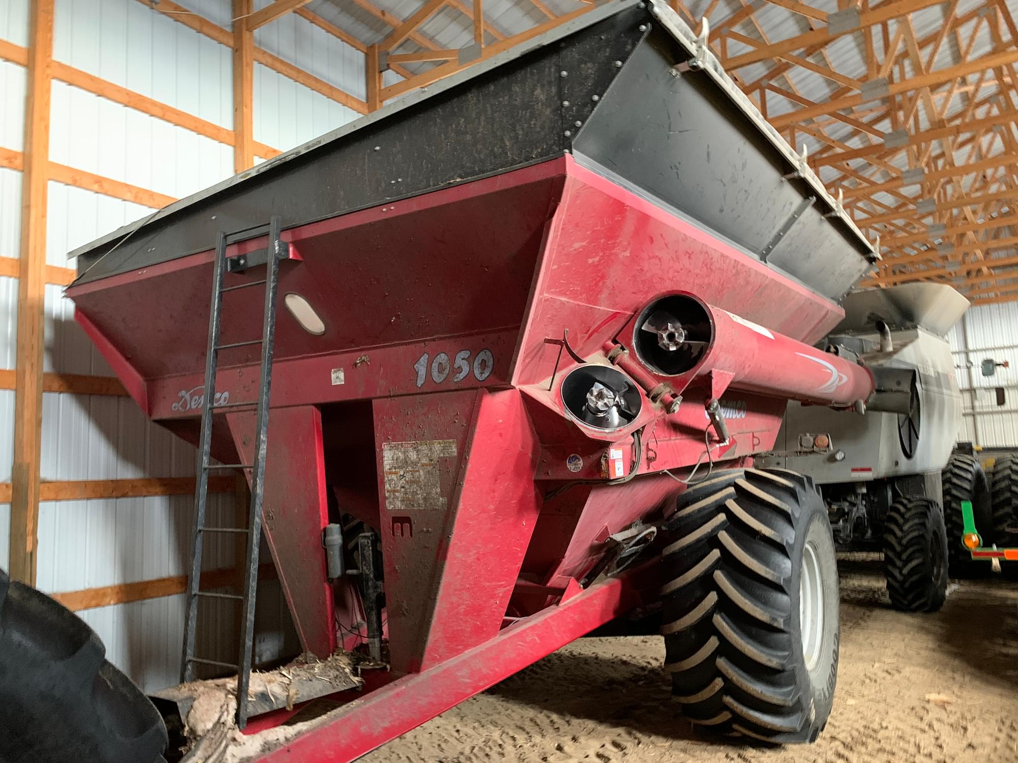 2013 Demco 1050 Grain Cart