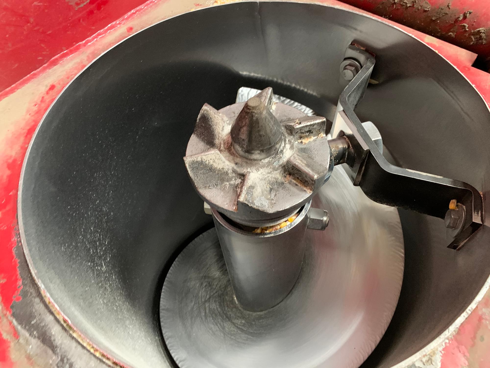 2013 Demco 1050 Grain Cart