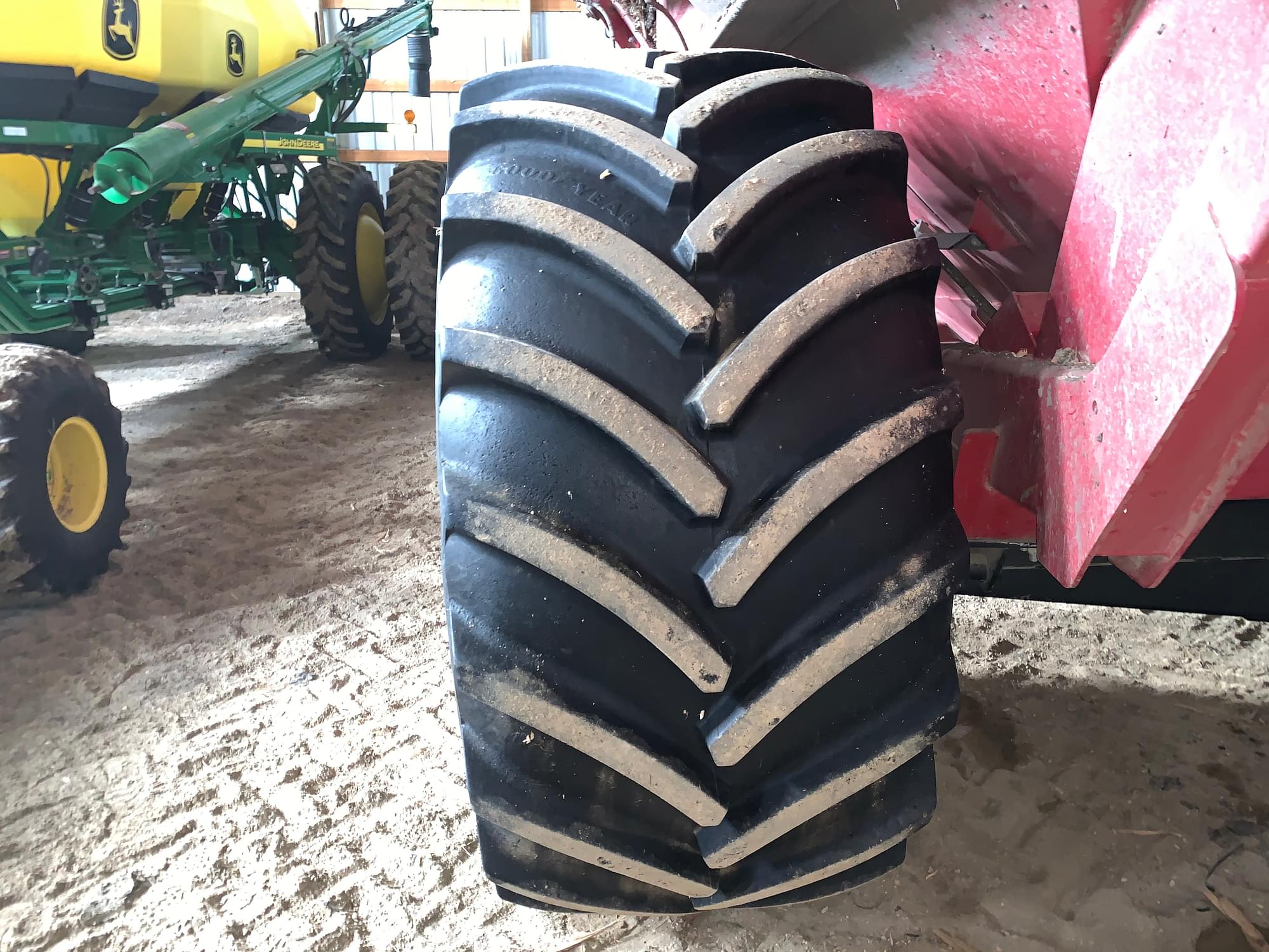 2013 Demco 1050 Grain Cart