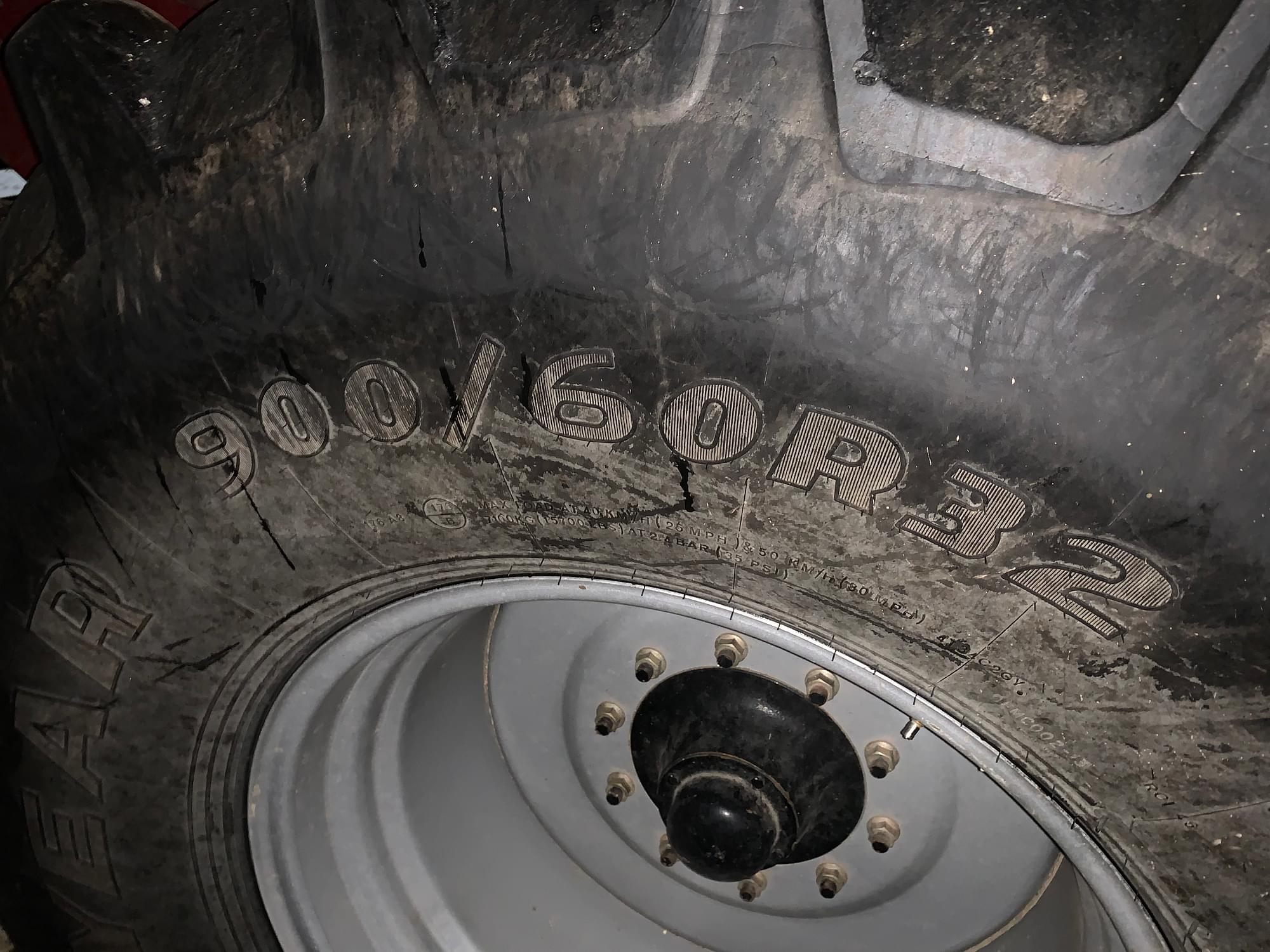 2013 Demco 1050 Grain Cart