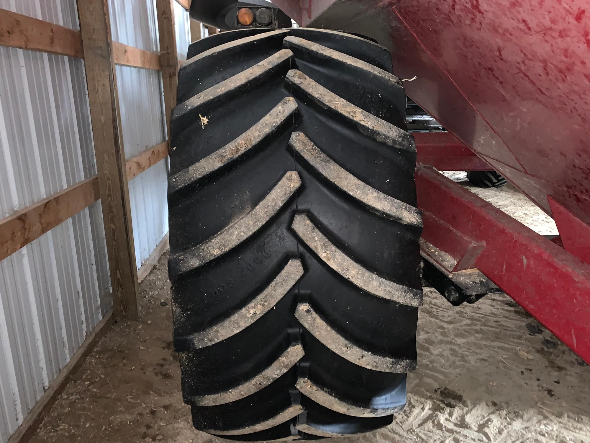 2013 Demco 1050 Grain Cart