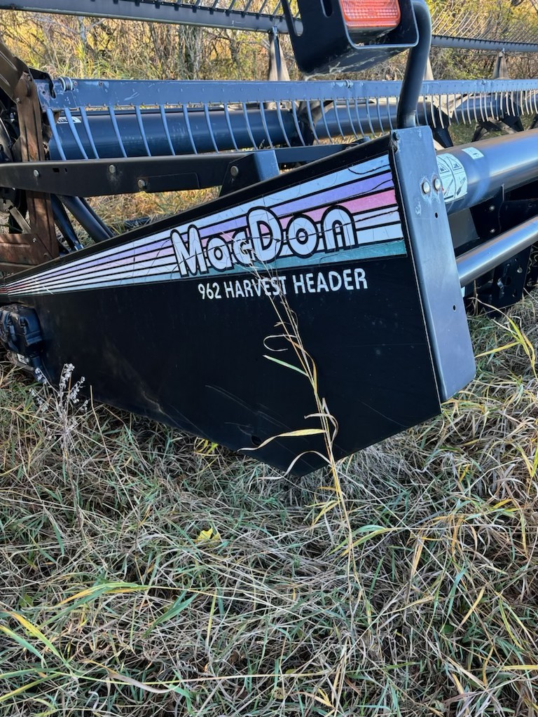 2001 Premier 2940 Windrower