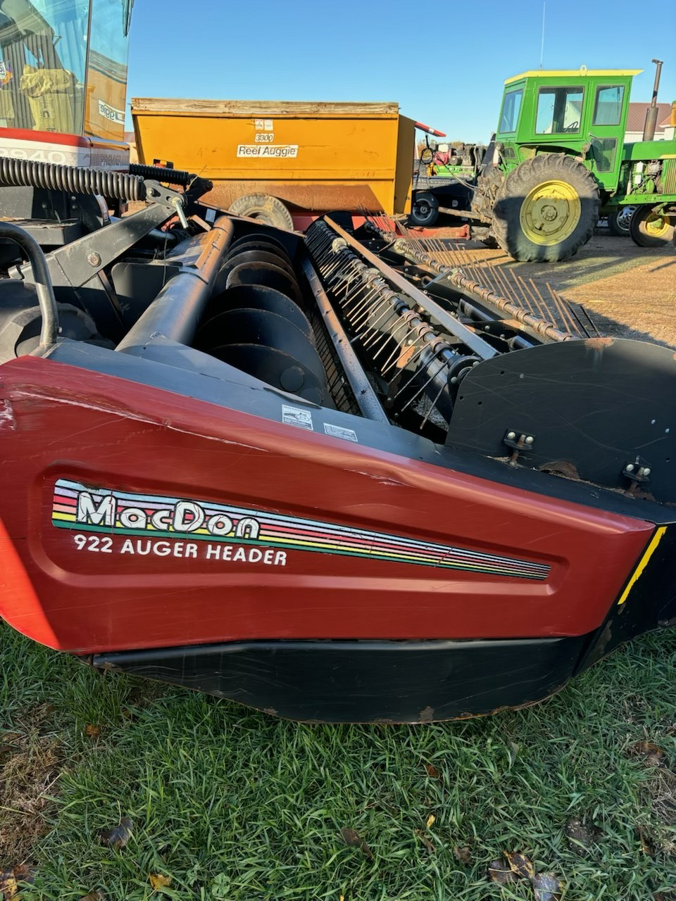 2001 Premier 2940 Windrower