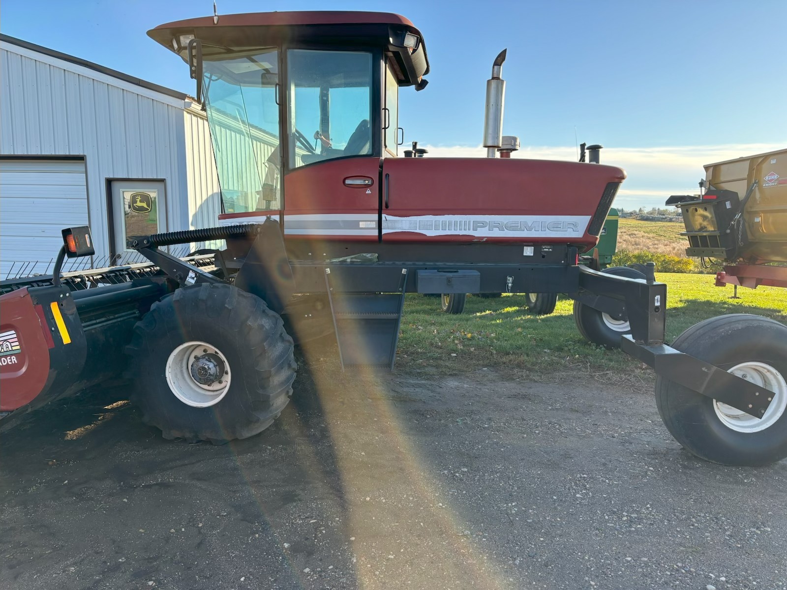 2001 Premier 2940 Windrower