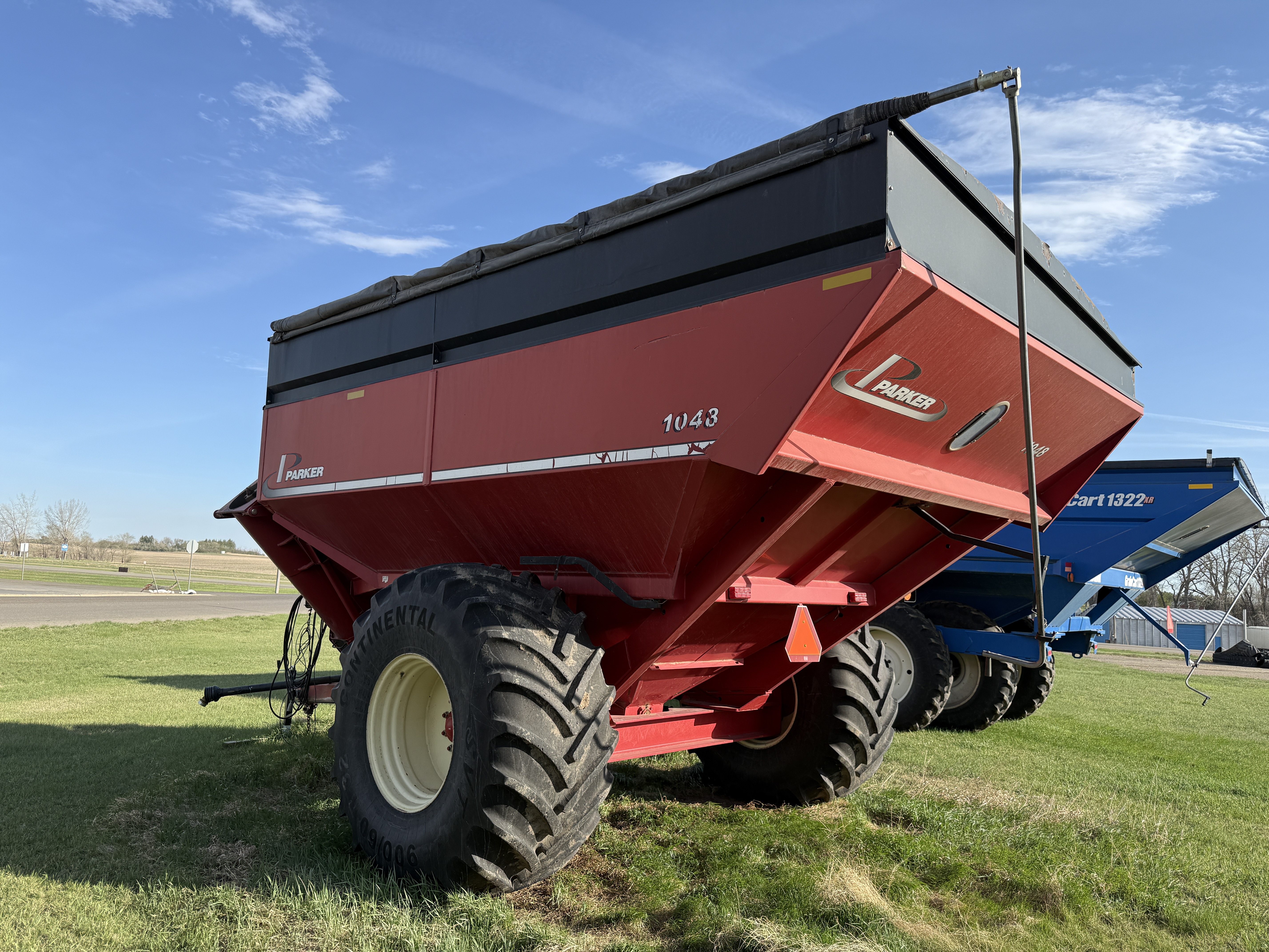 2011 Parker 1048 Grain Cart