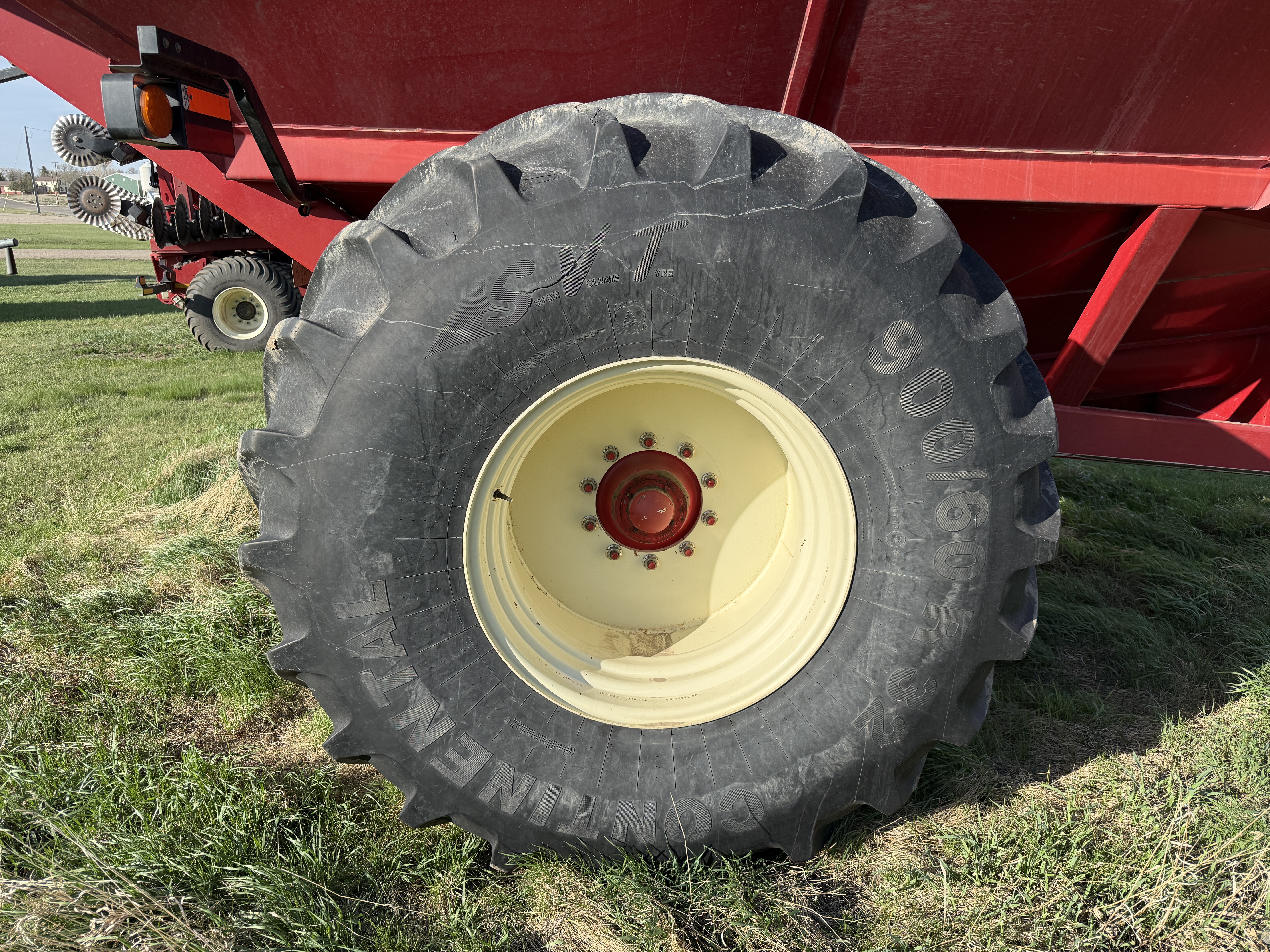 2011 Parker 1048 Grain Cart