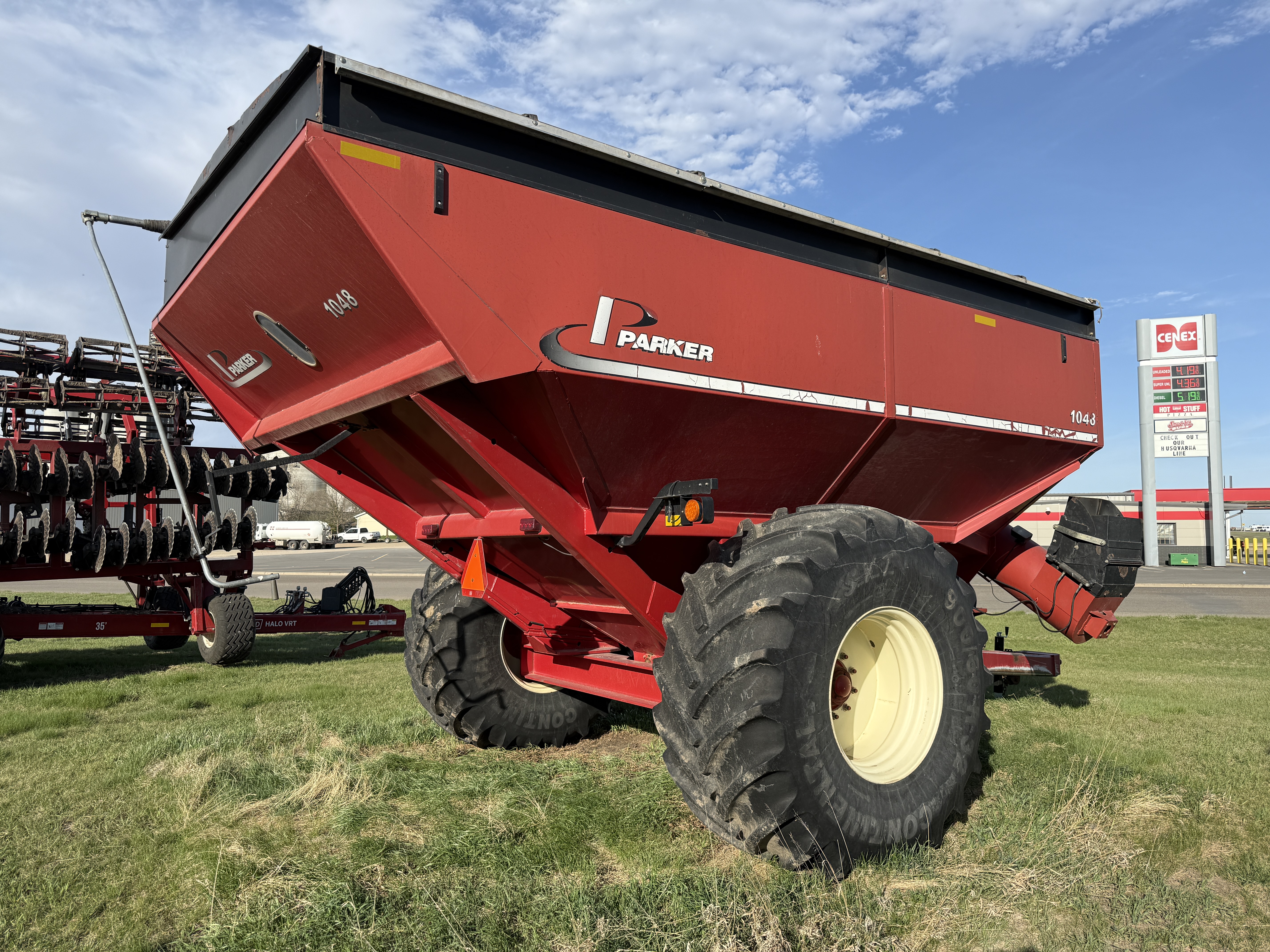 2011 Parker 1048 Grain Cart