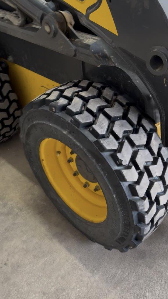 2011 New Holland L220 Skid Steer Loader