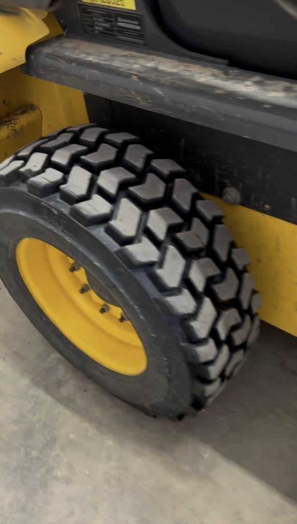 2011 New Holland L220 Skid Steer Loader