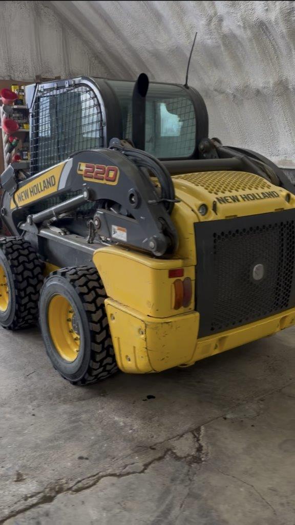 2011 New Holland L220 Skid Steer Loader