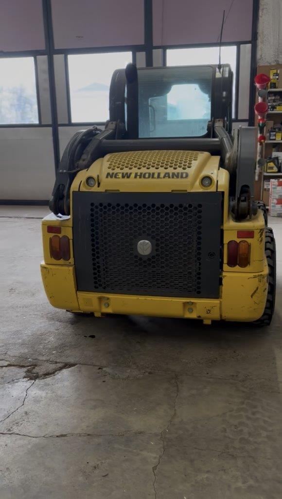 2011 New Holland L220 Skid Steer Loader