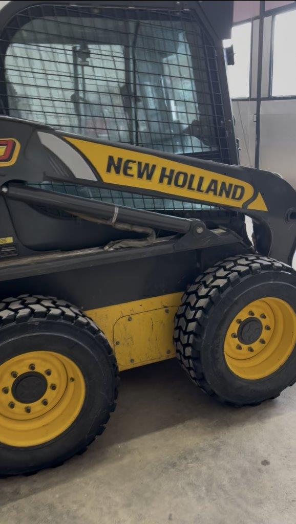 2011 New Holland L220 Skid Steer Loader