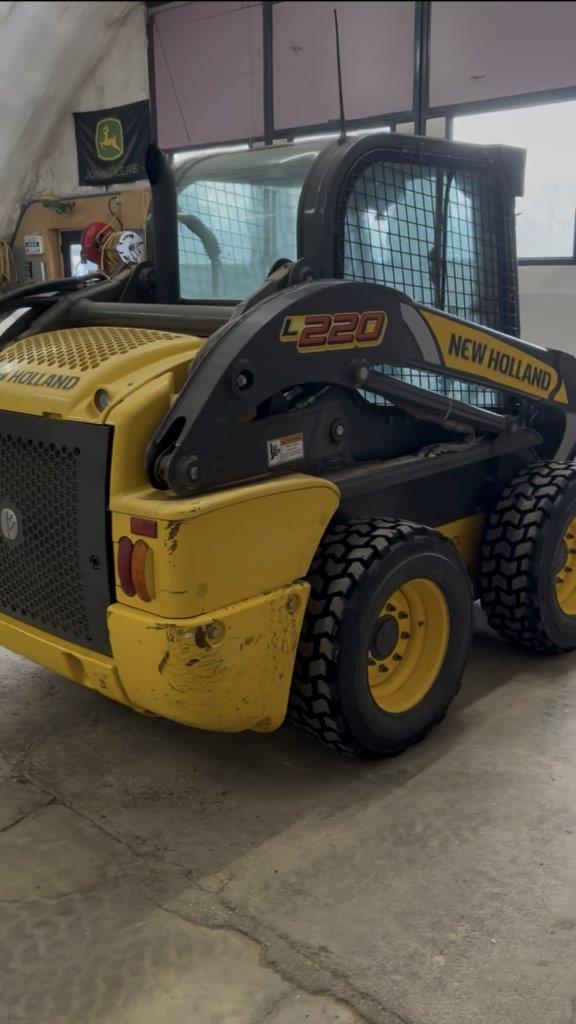 2011 New Holland L220 Skid Steer Loader