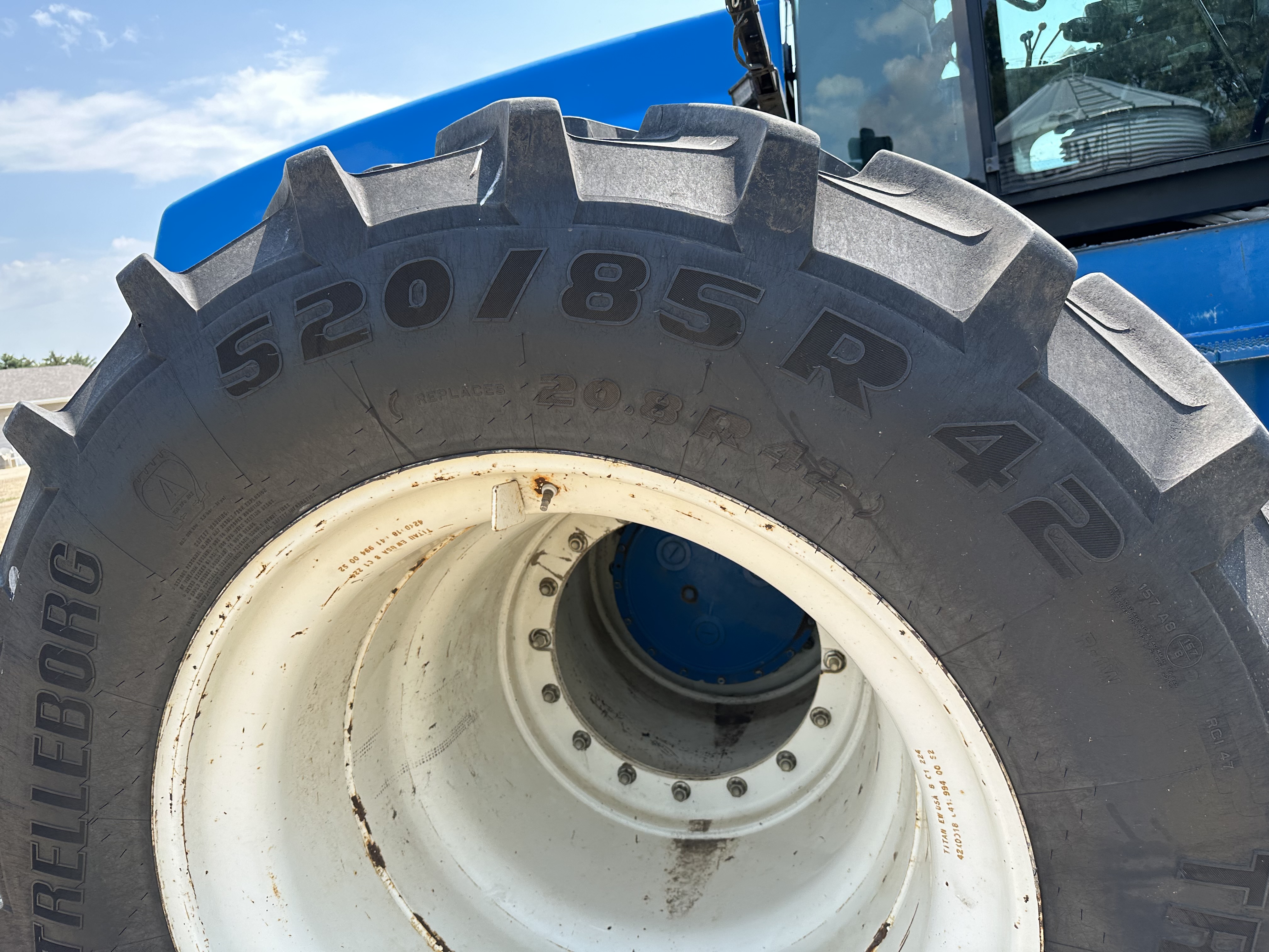 1998 New Holland 9882 Tractor