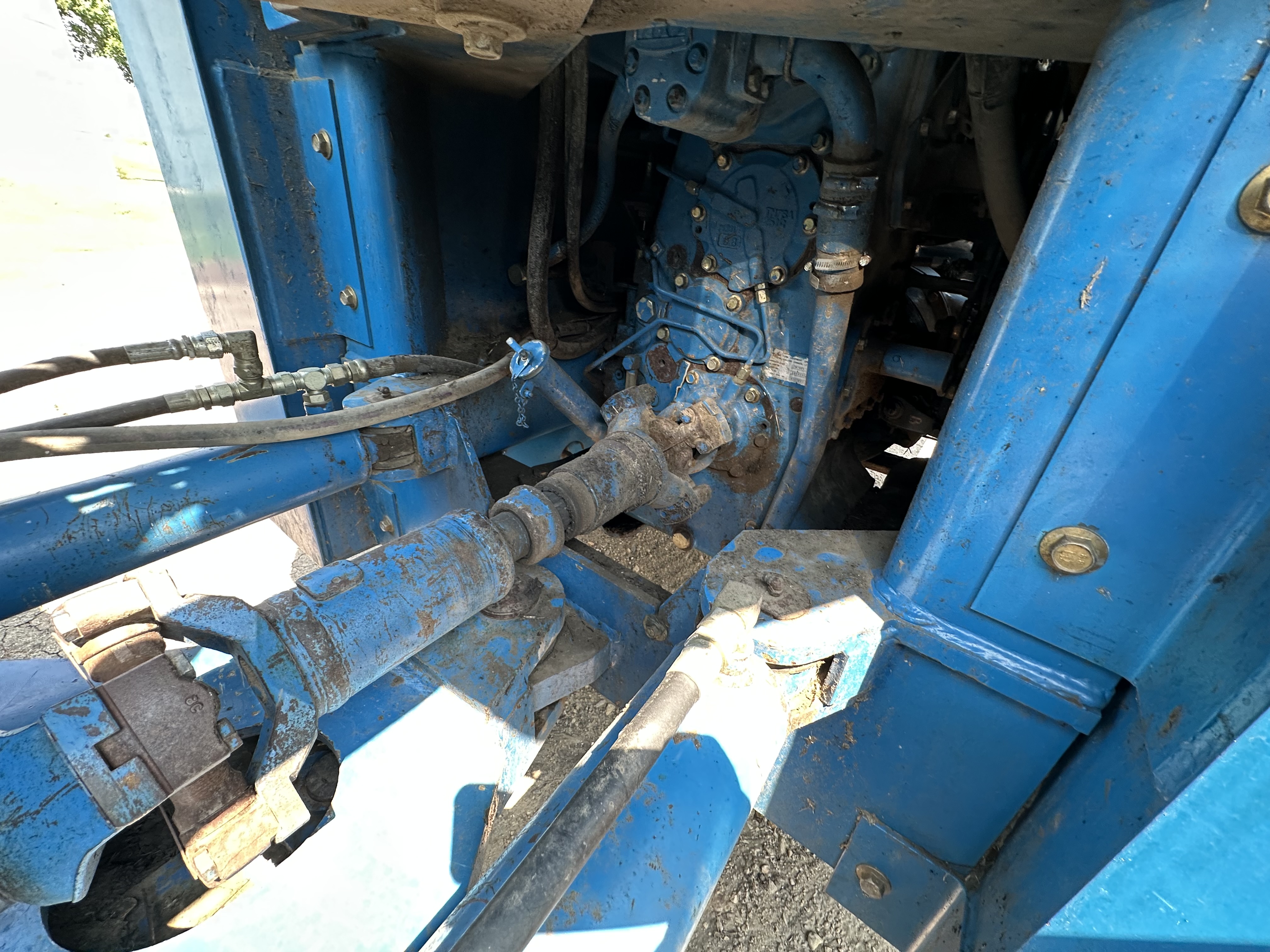 1998 New Holland 9882 Tractor