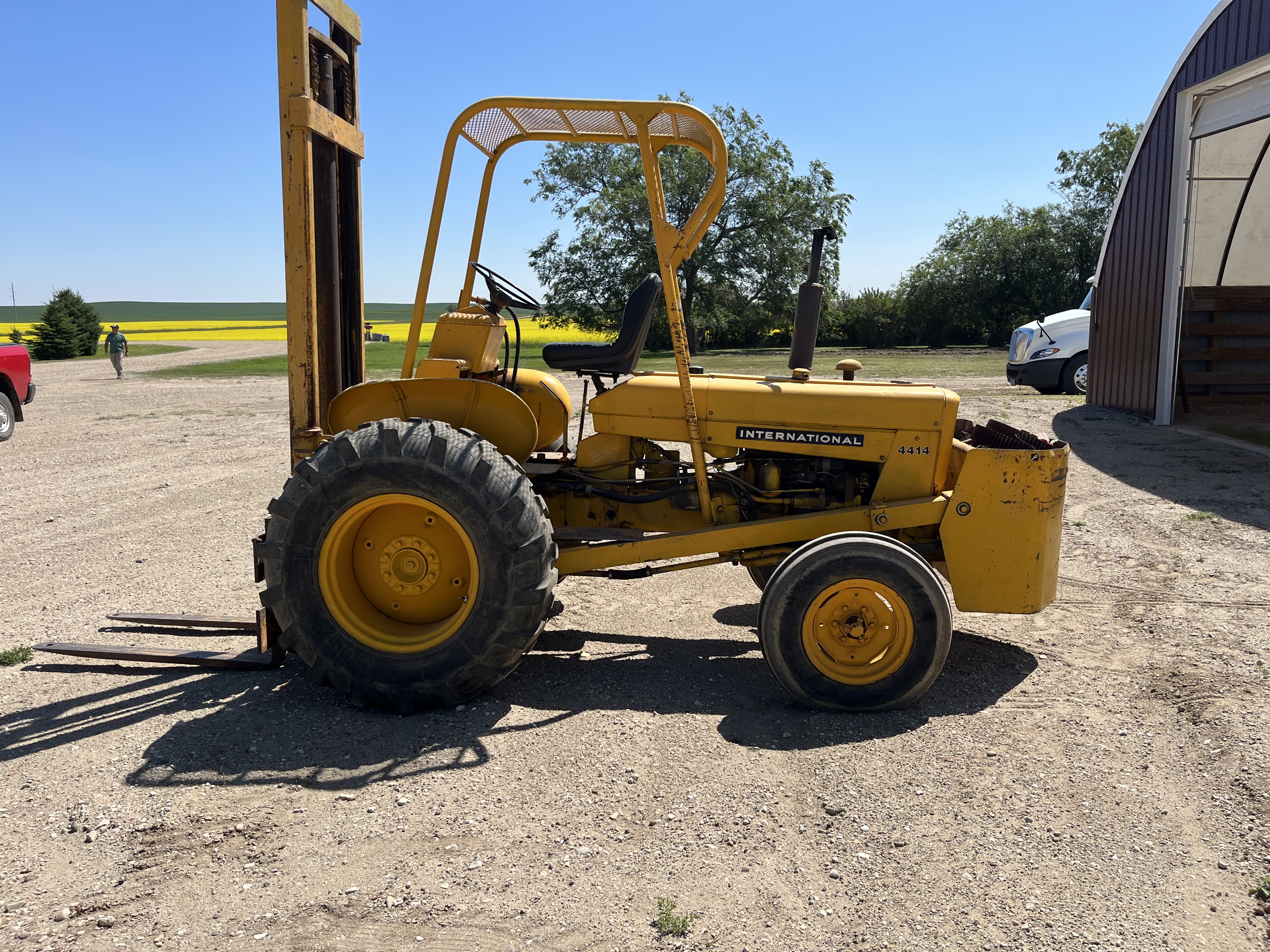 International 4414 Forklift