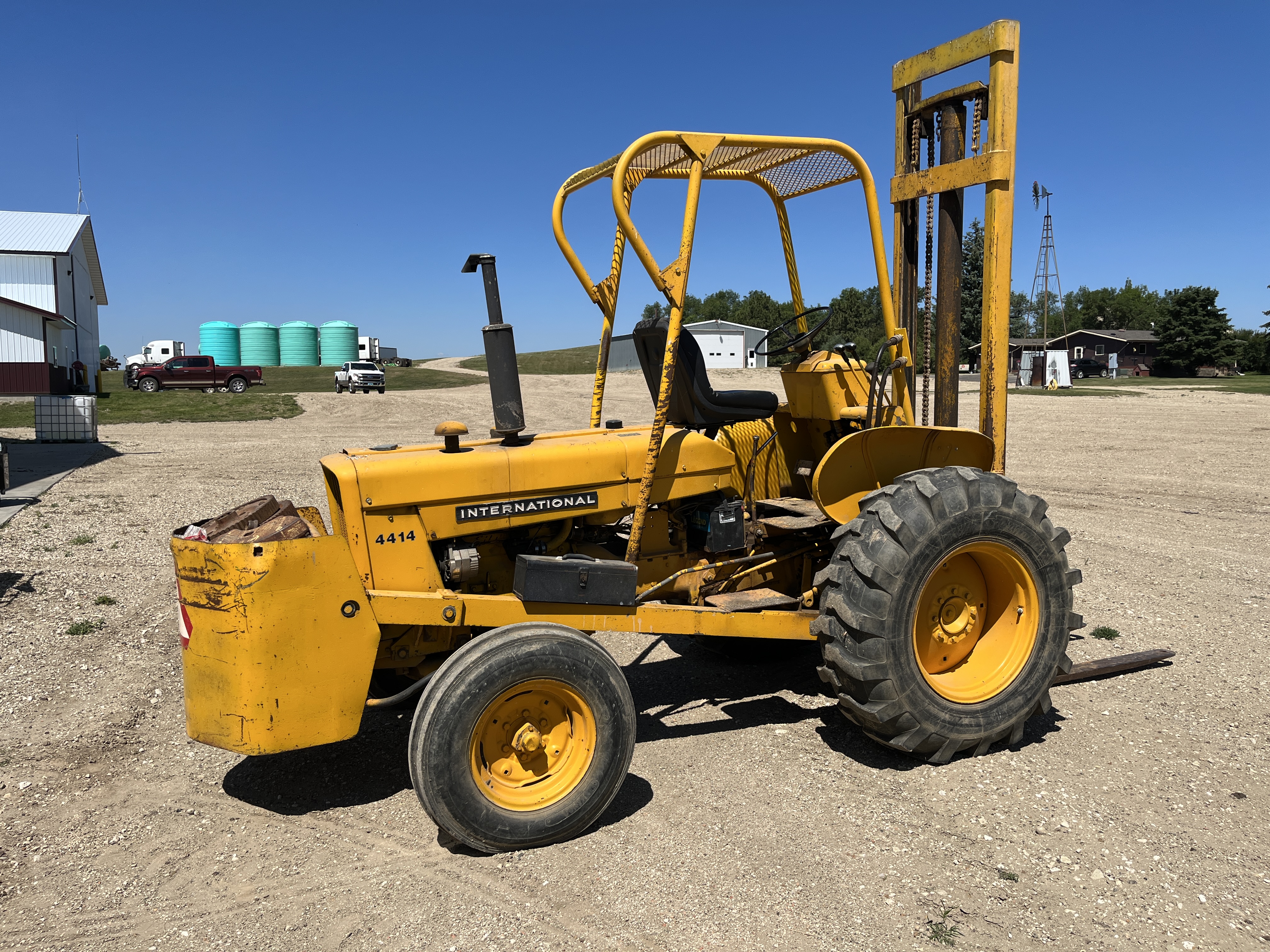 International 4414 Forklift