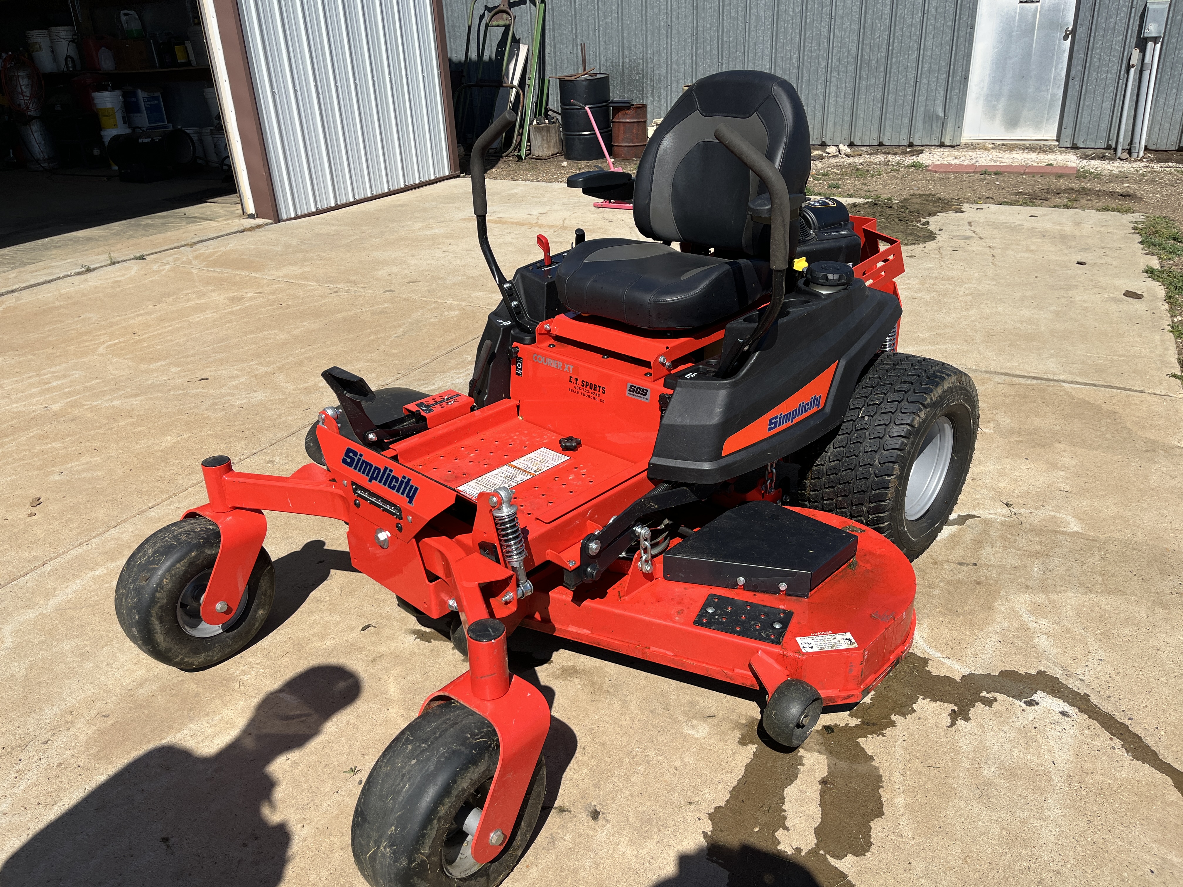 2023 Misc COURIER XT25 Mower/Zero Turn