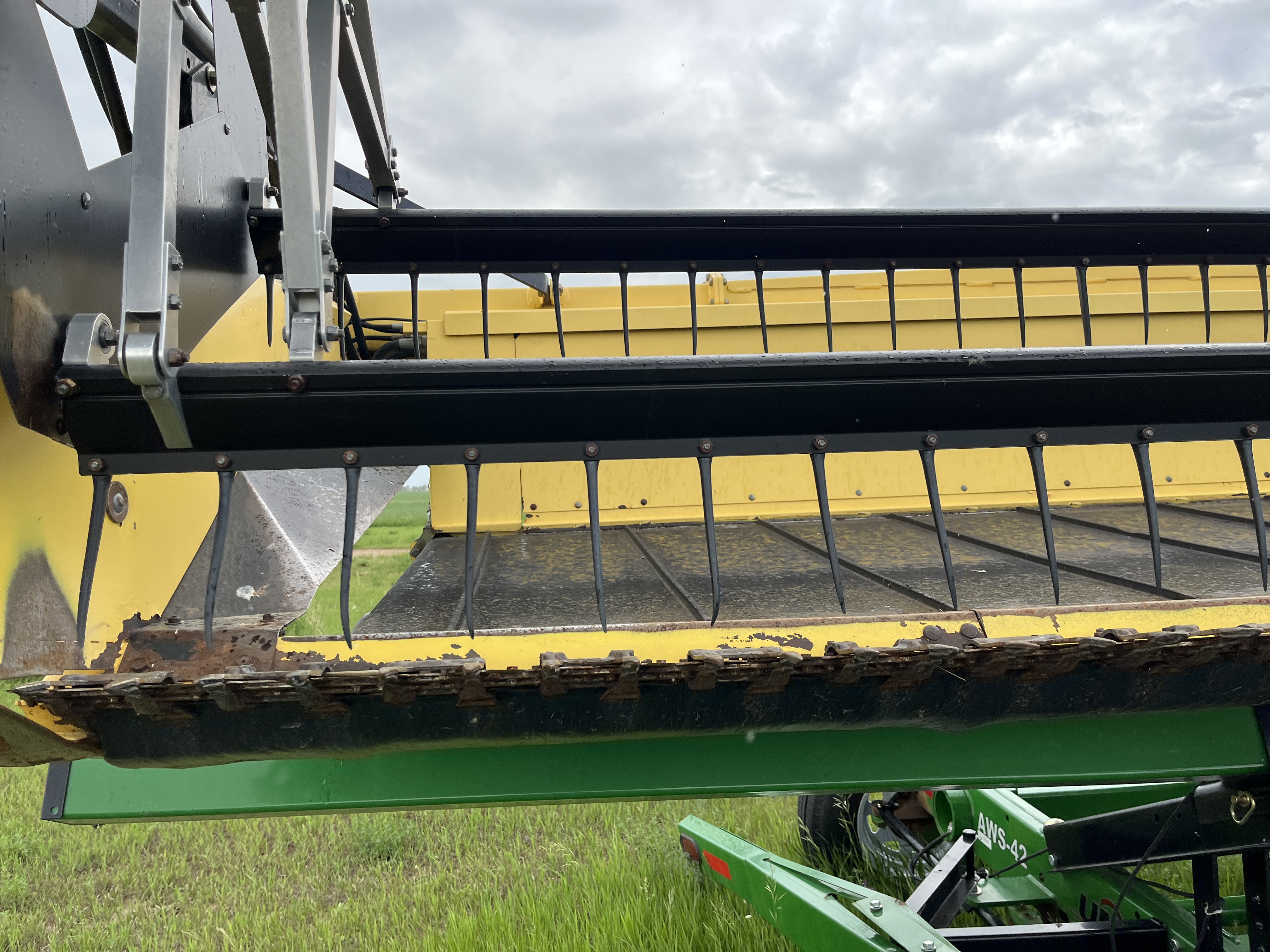 2003 Honey Bee SP39 Header Draper