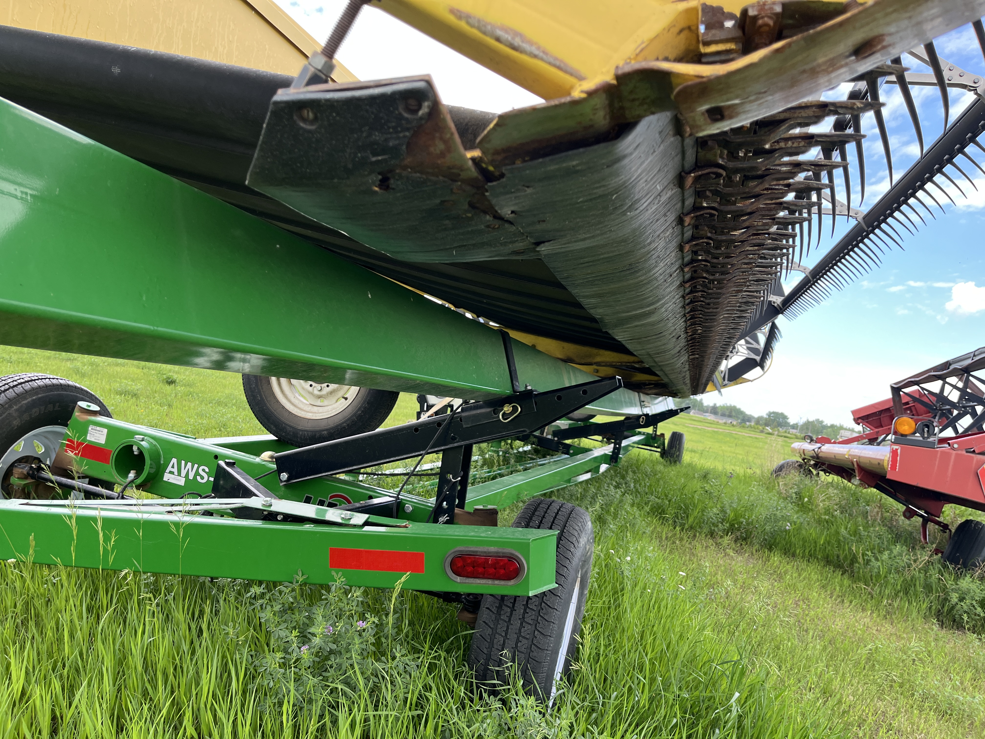 2003 Honey Bee SP39 Header Draper