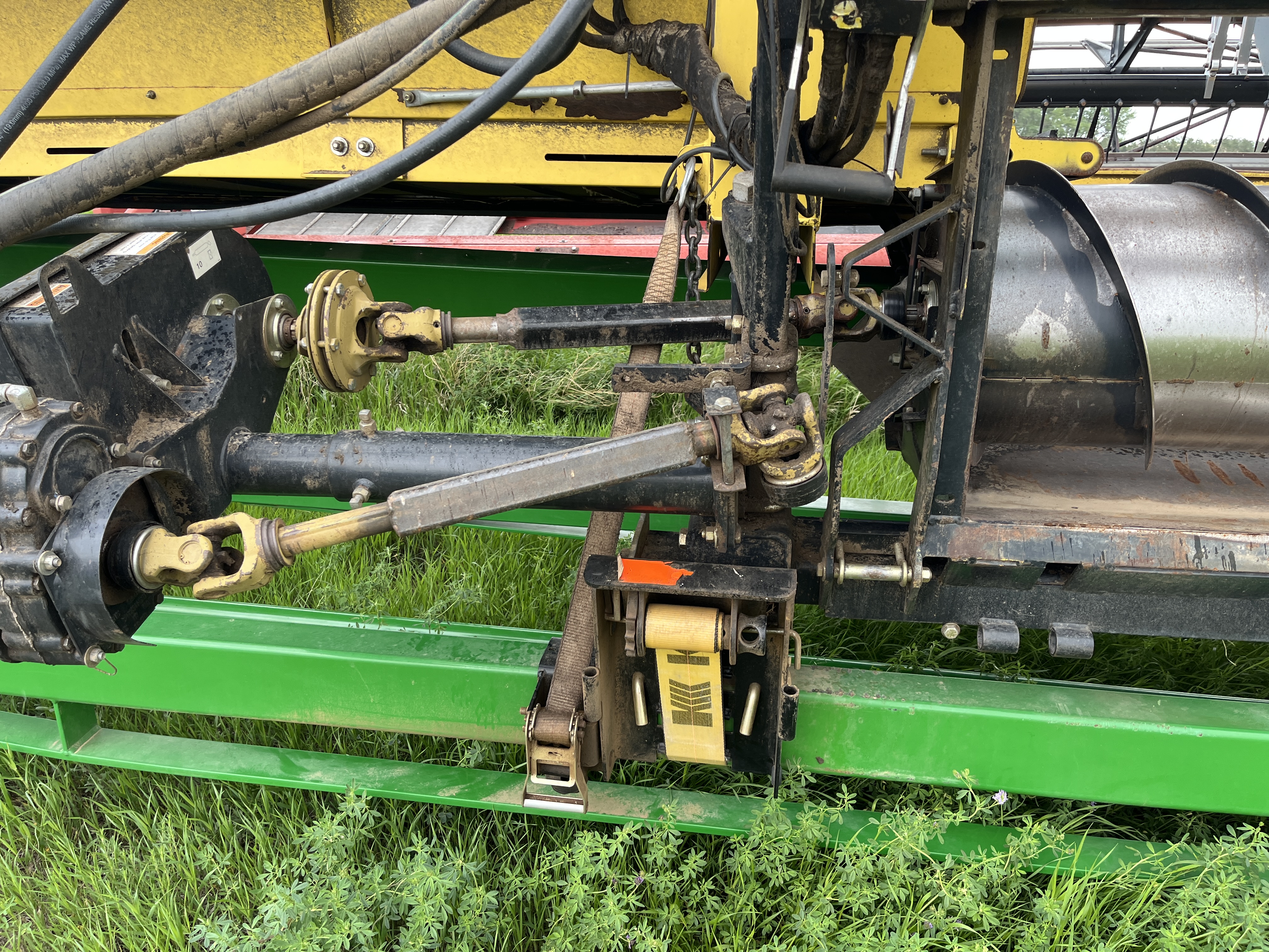 2003 Honey Bee SP39 Header Draper