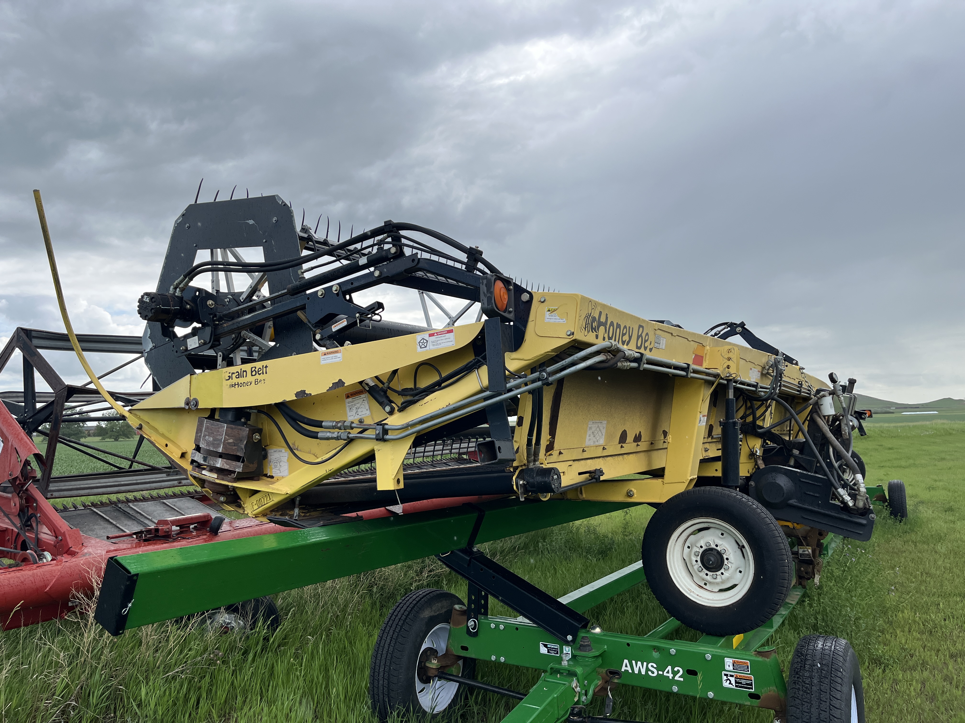 2003 Honey Bee SP39 Header Draper