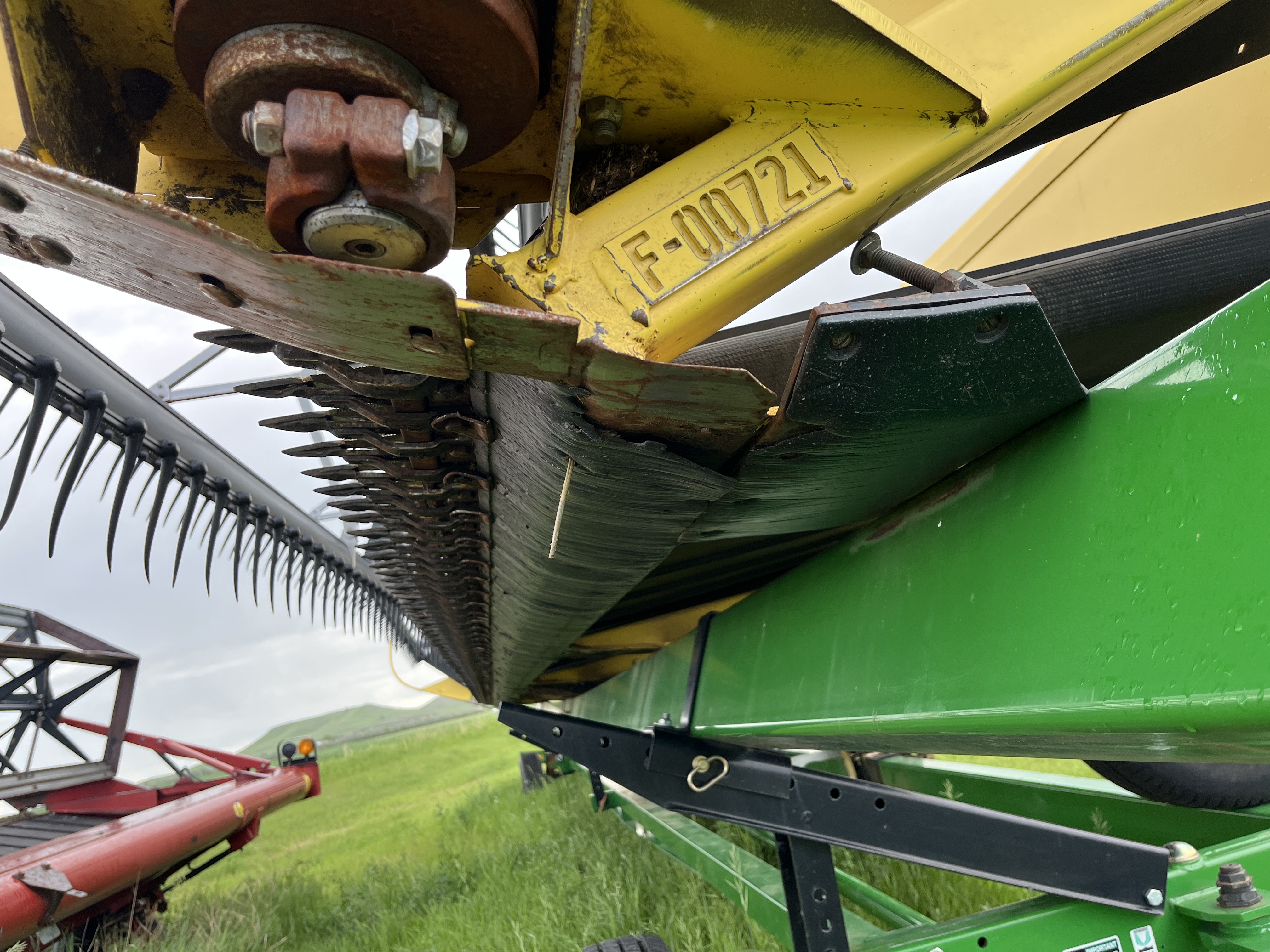 2003 Honey Bee SP39 Header Draper