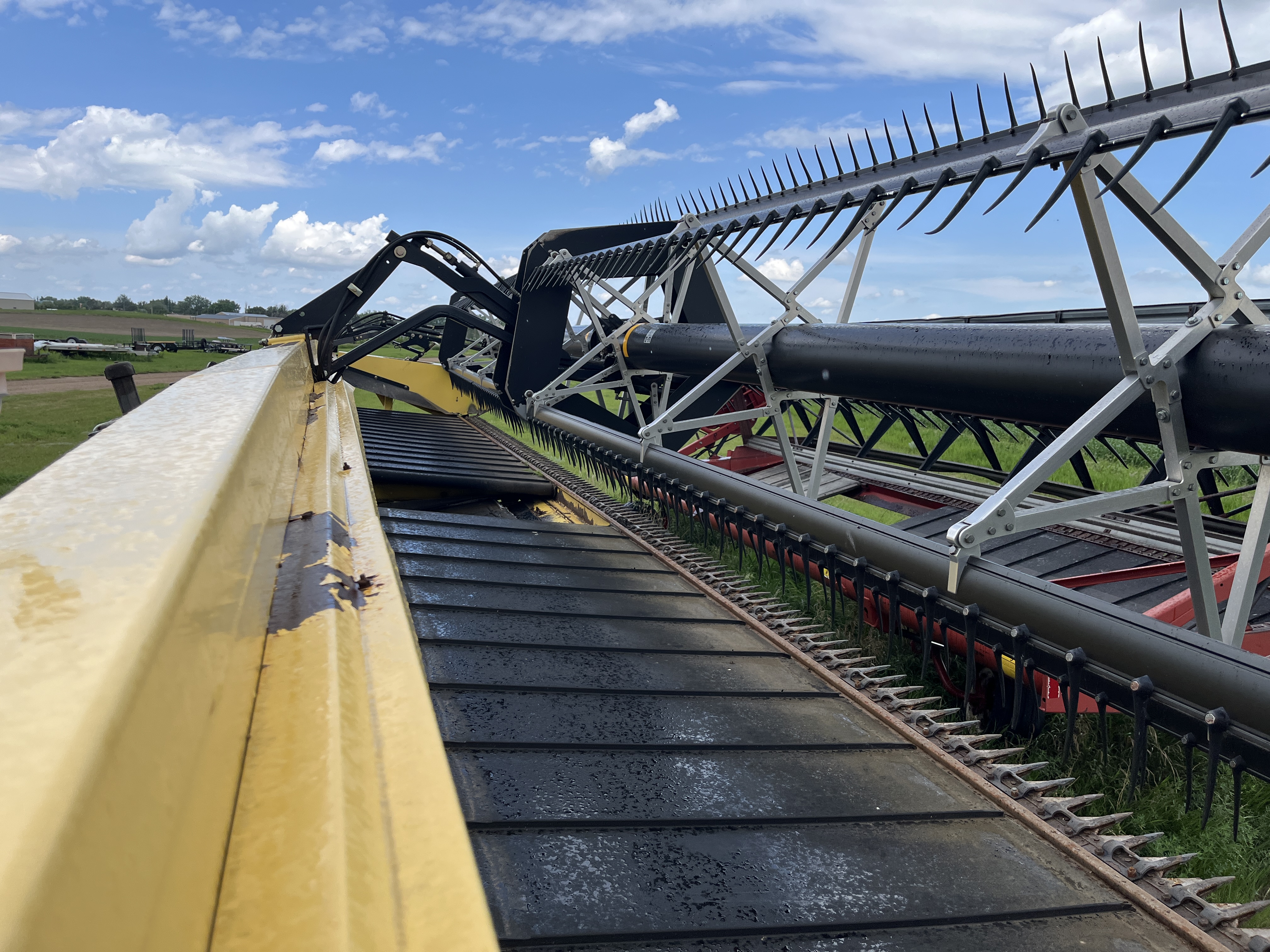 2003 Honey Bee SP39 Header Draper