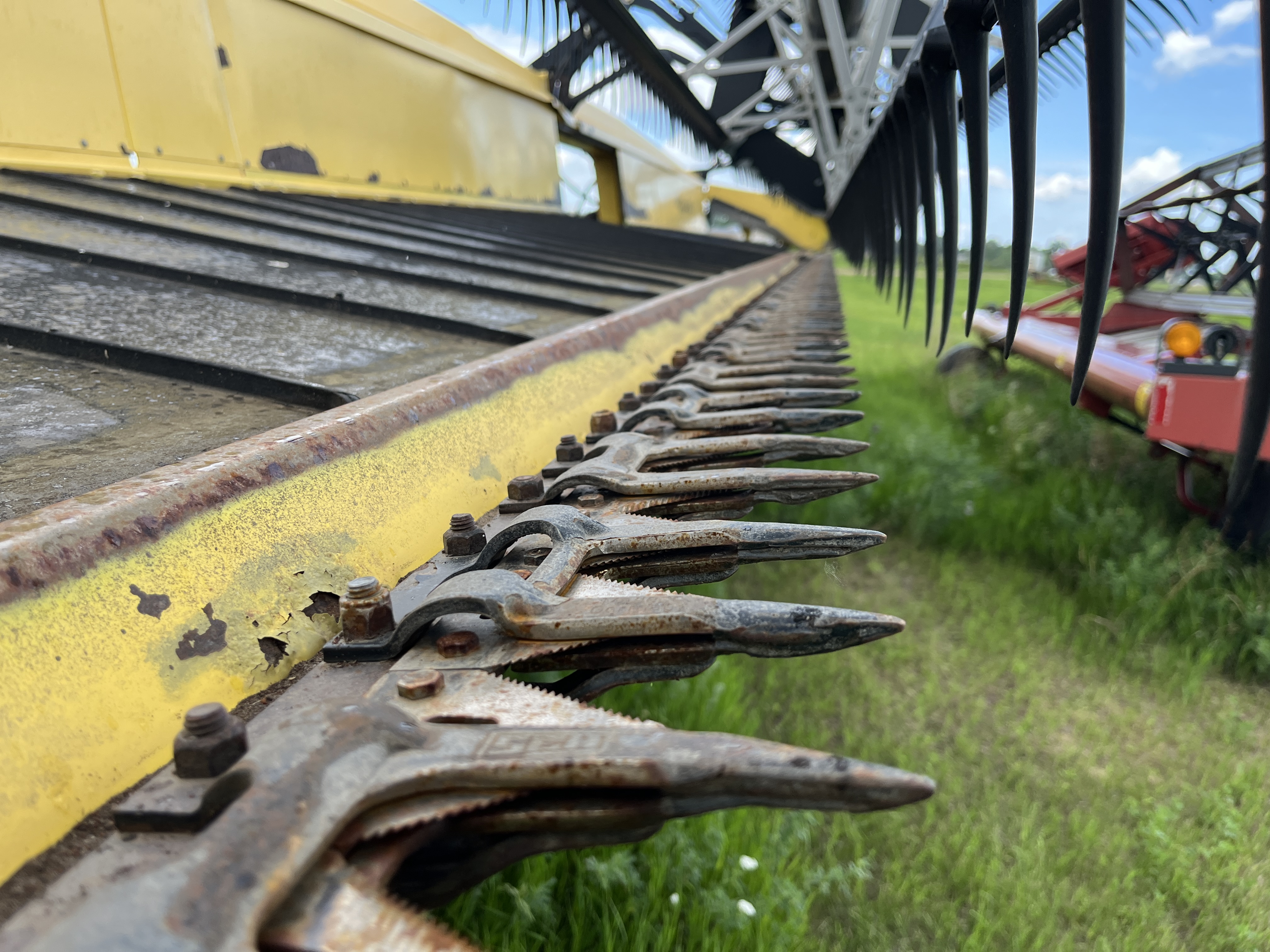 2003 Honey Bee SP39 Header Draper