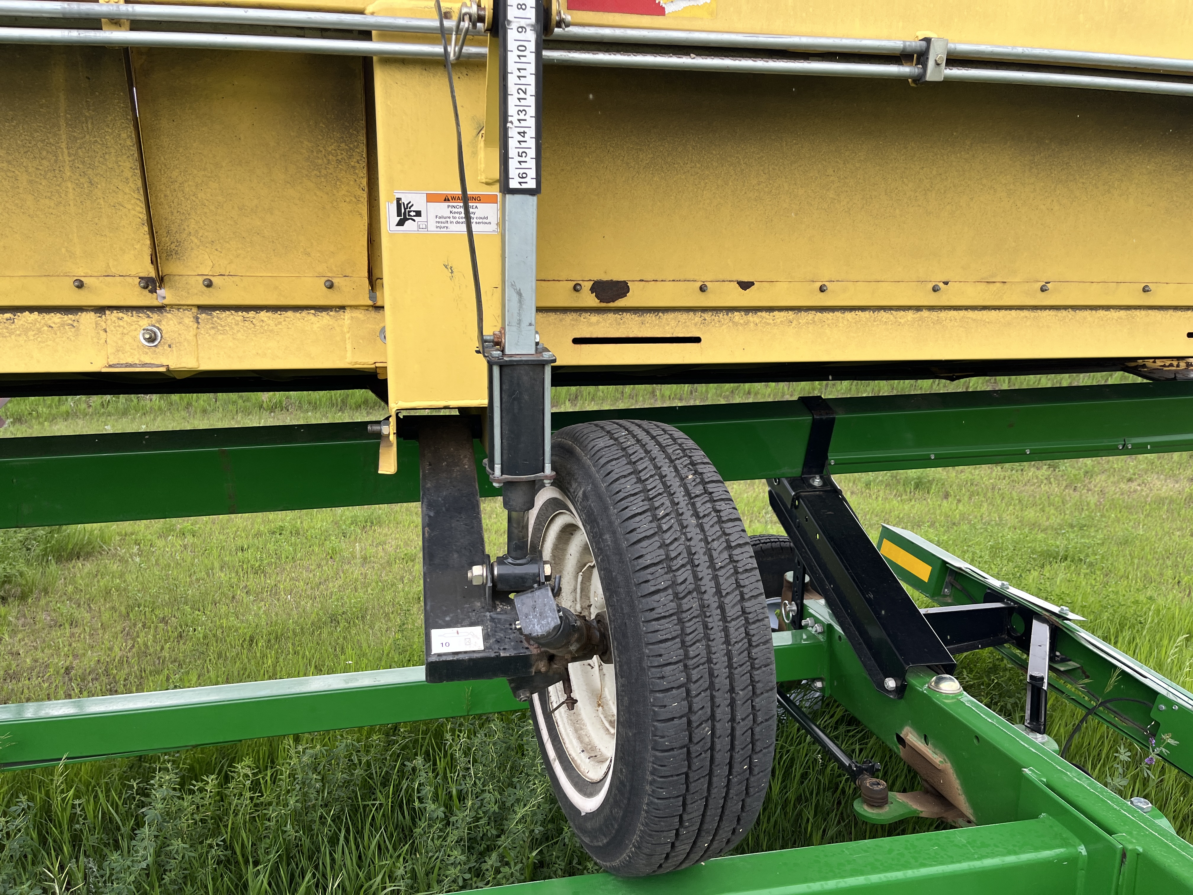 2003 Honey Bee SP39 Header Draper