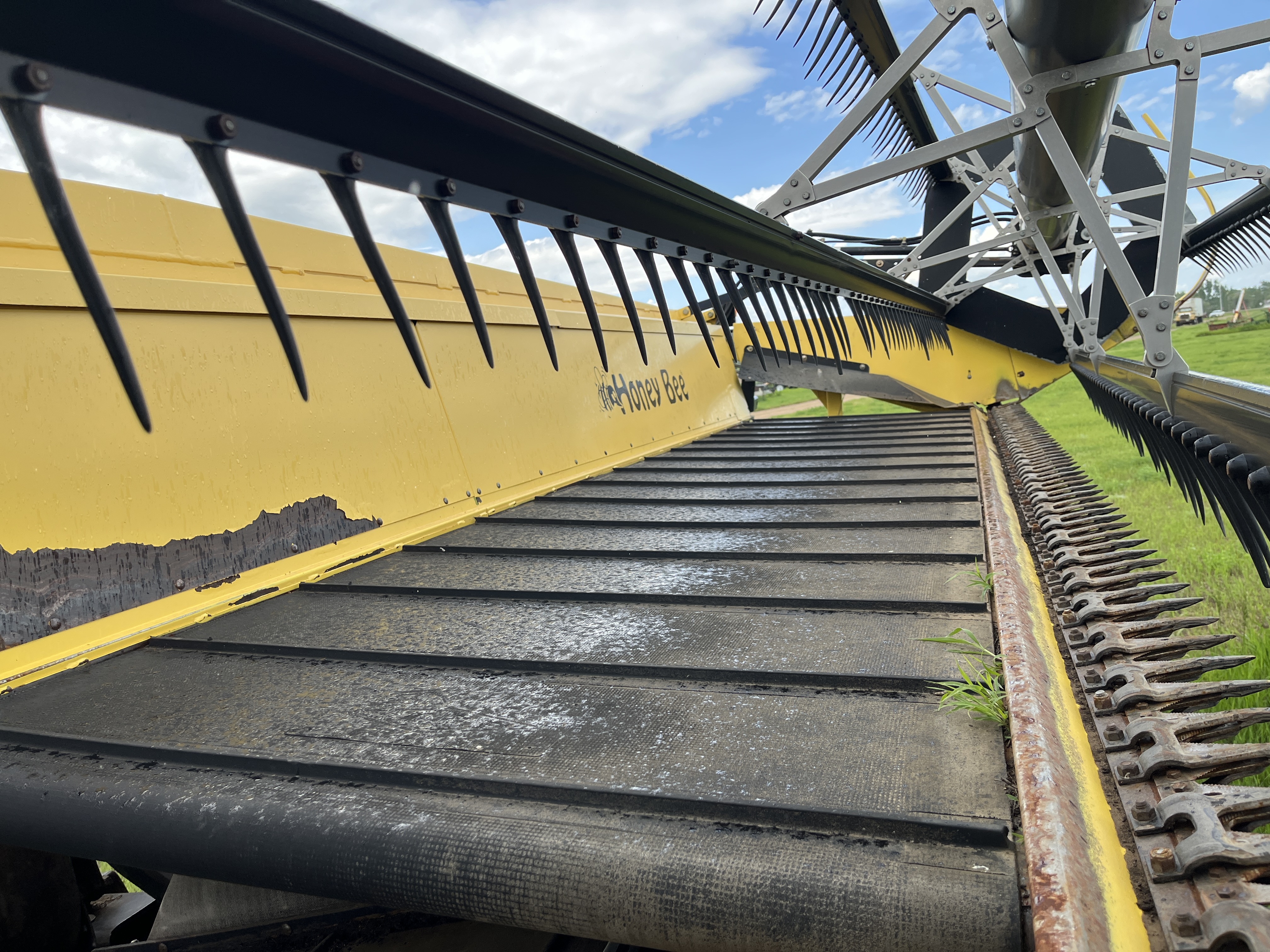 2003 Honey Bee SP39 Header Draper
