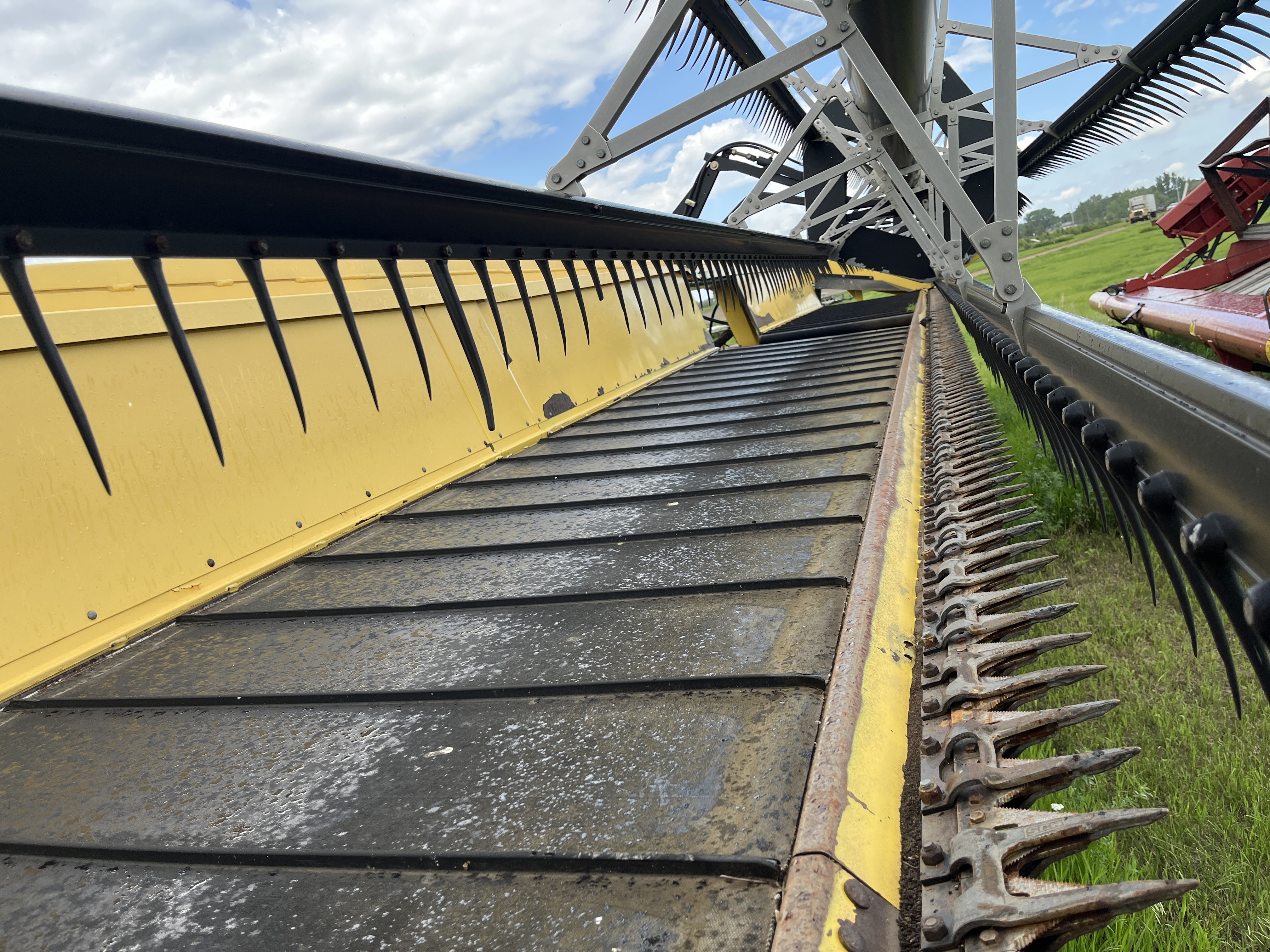 2003 Honey Bee SP39 Header Draper