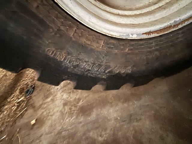 2002 MacDon 2952 Windrower