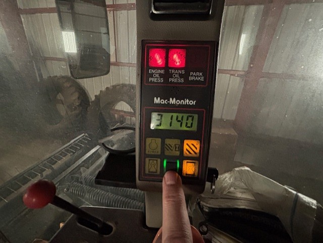 2002 MacDon 2952 Windrower