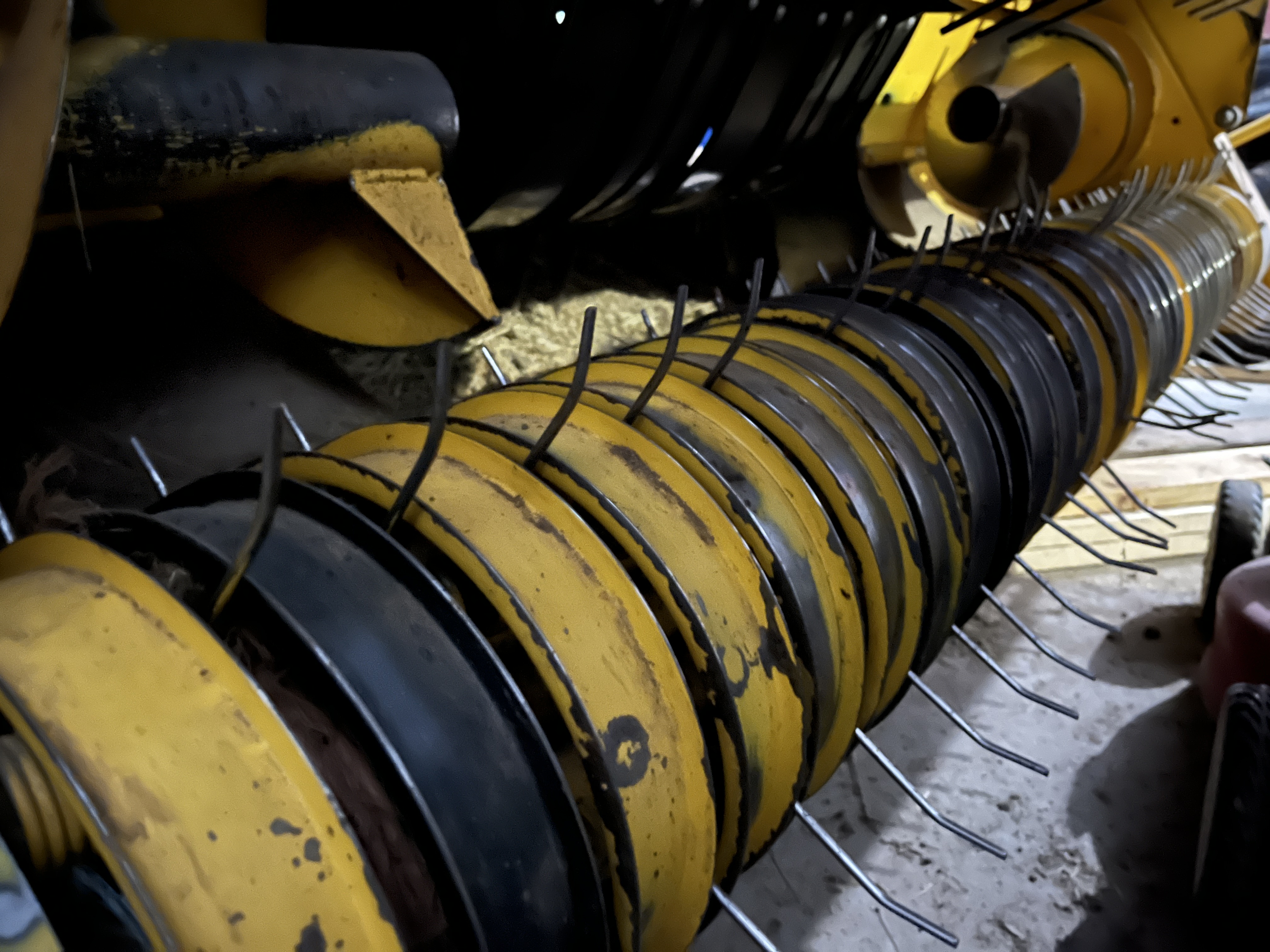 2010 New Holland BB9080 Baler/Square