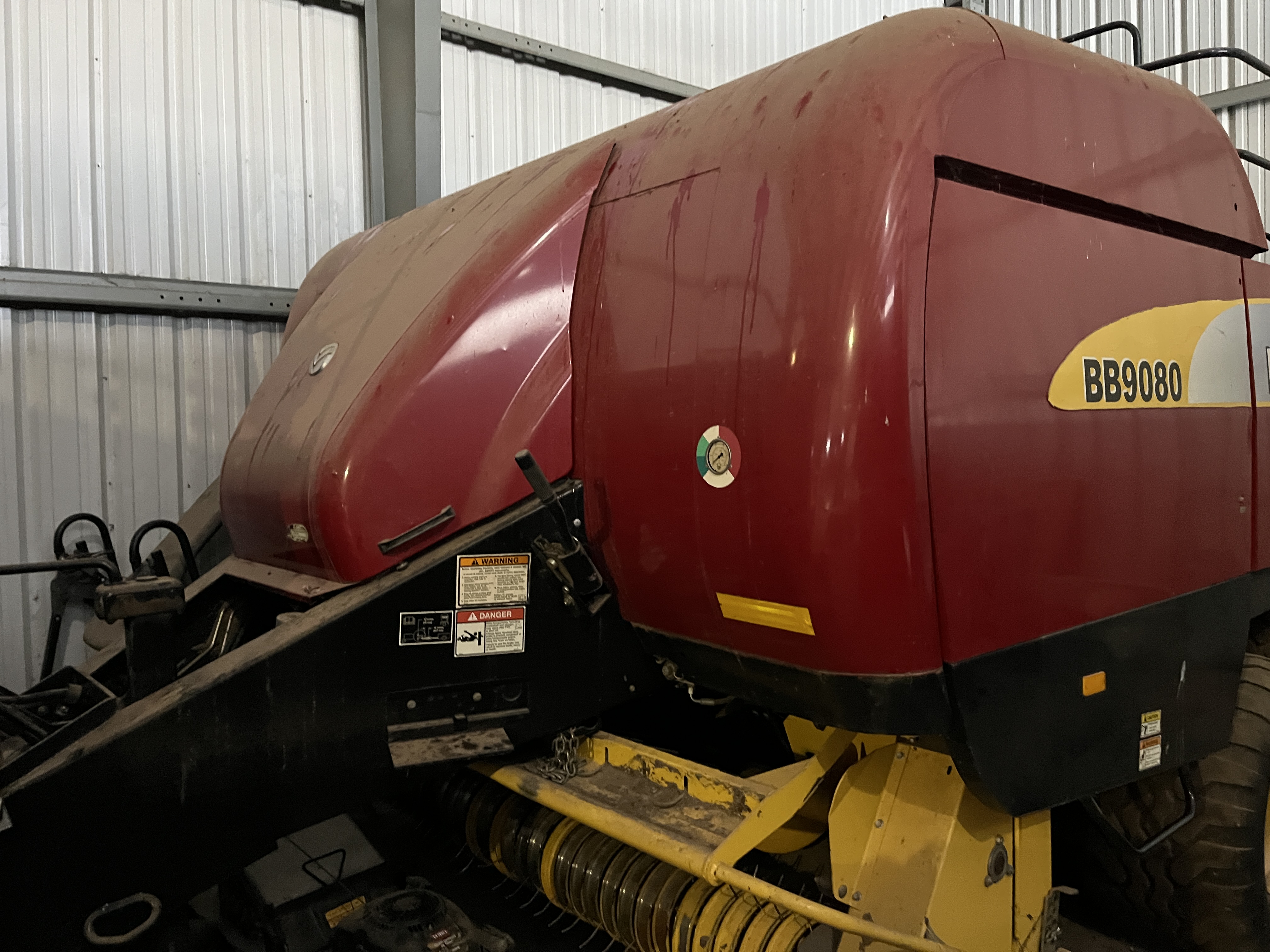 2010 New Holland BB9080 Baler/Square
