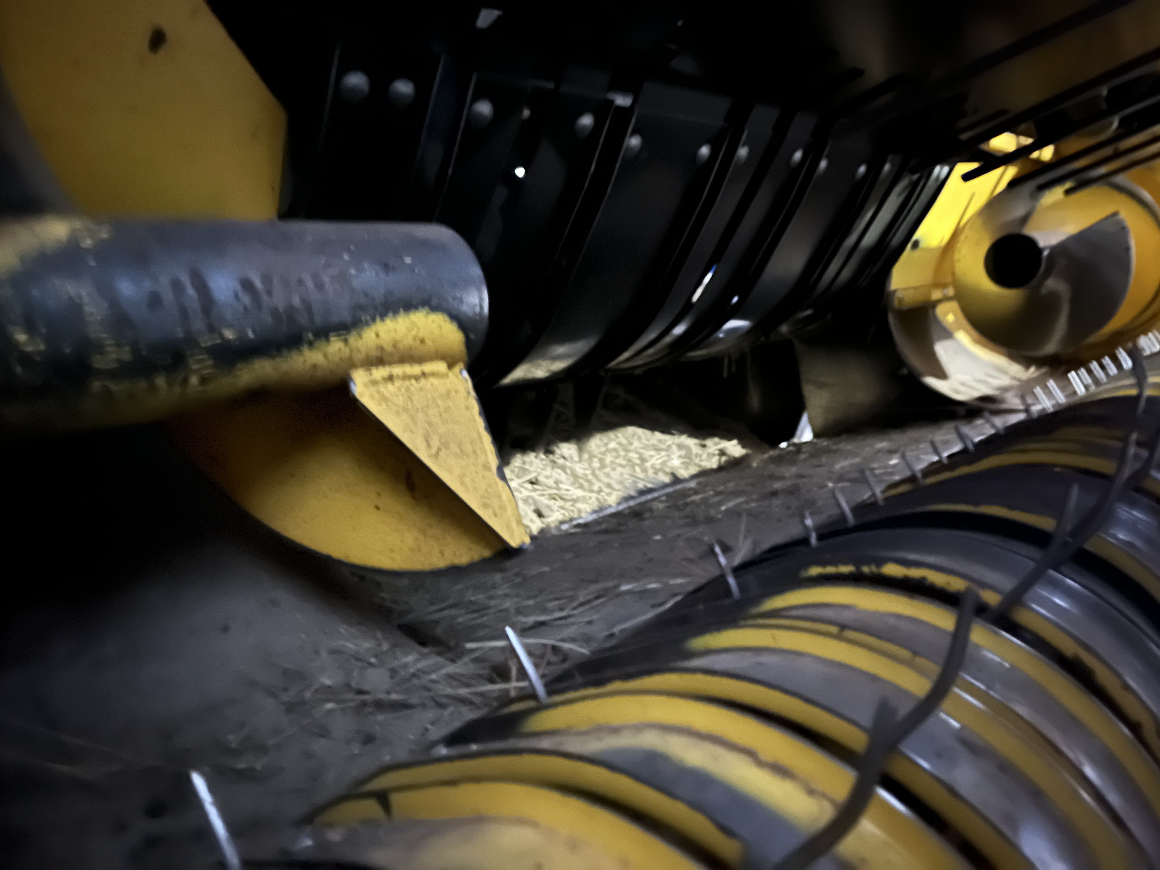 2010 New Holland BB9080 Baler/Square