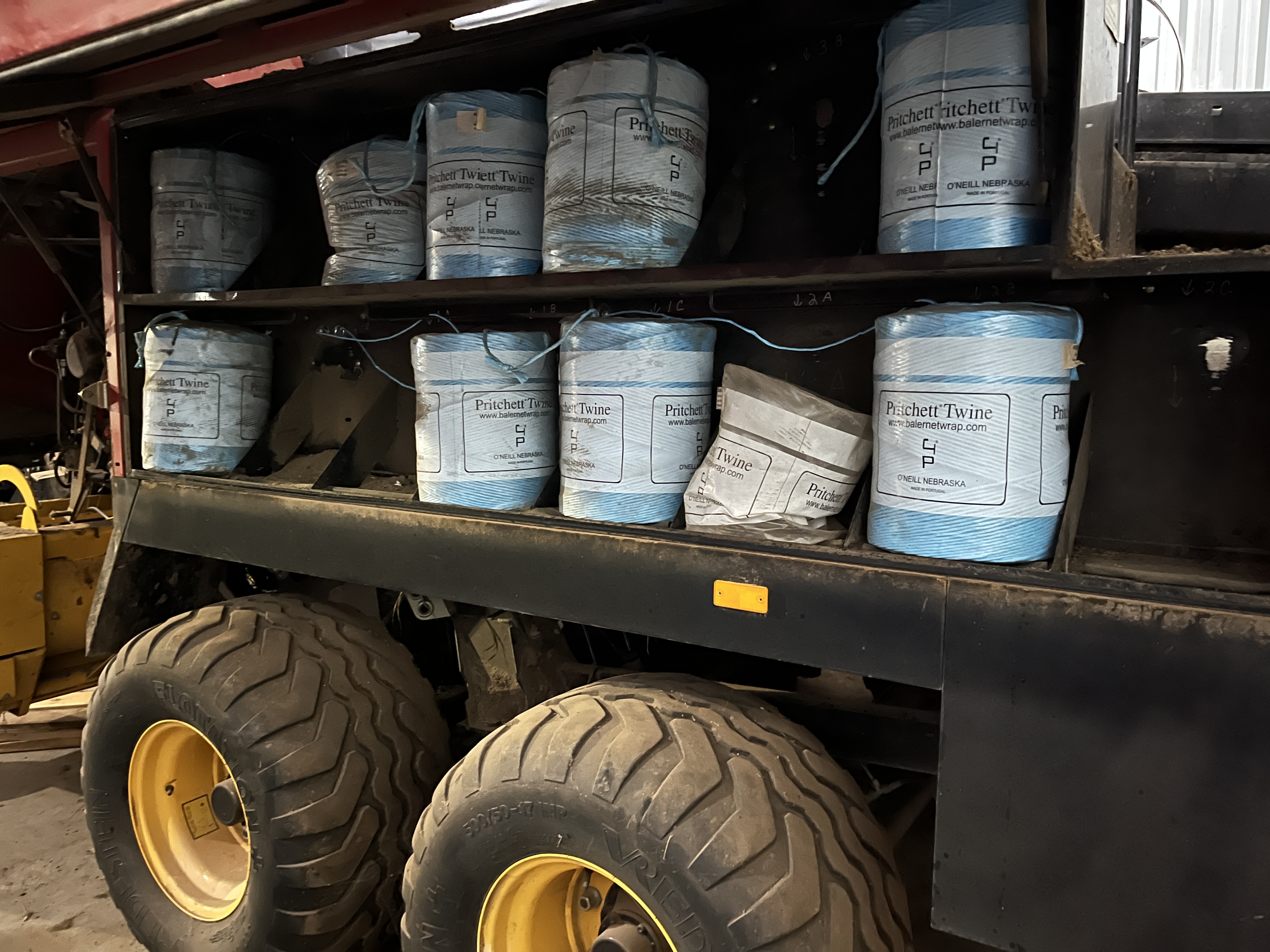 2010 New Holland BB9080 Baler/Square