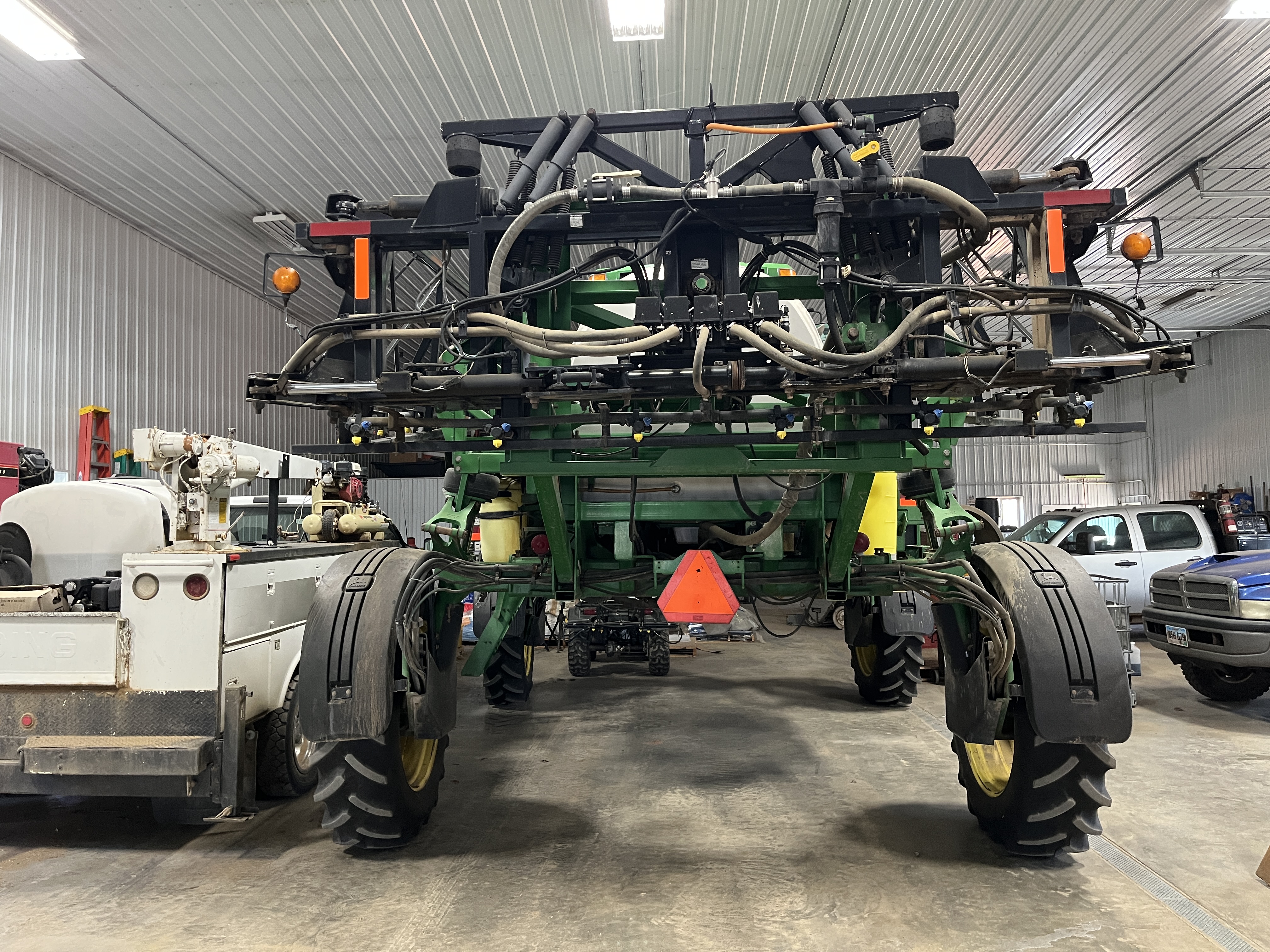 2000 John Deere 4700 Sprayer/High Clearance