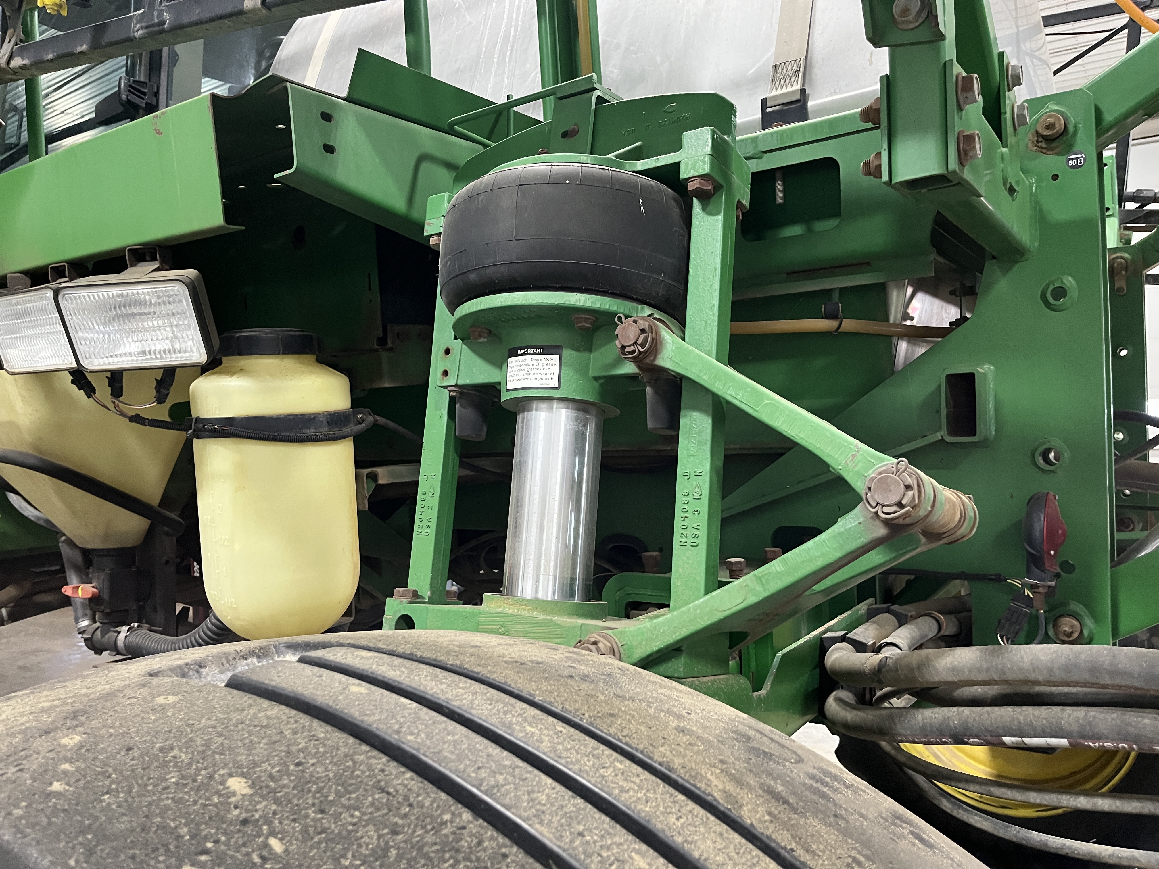 2000 John Deere 4700 Sprayer/High Clearance
