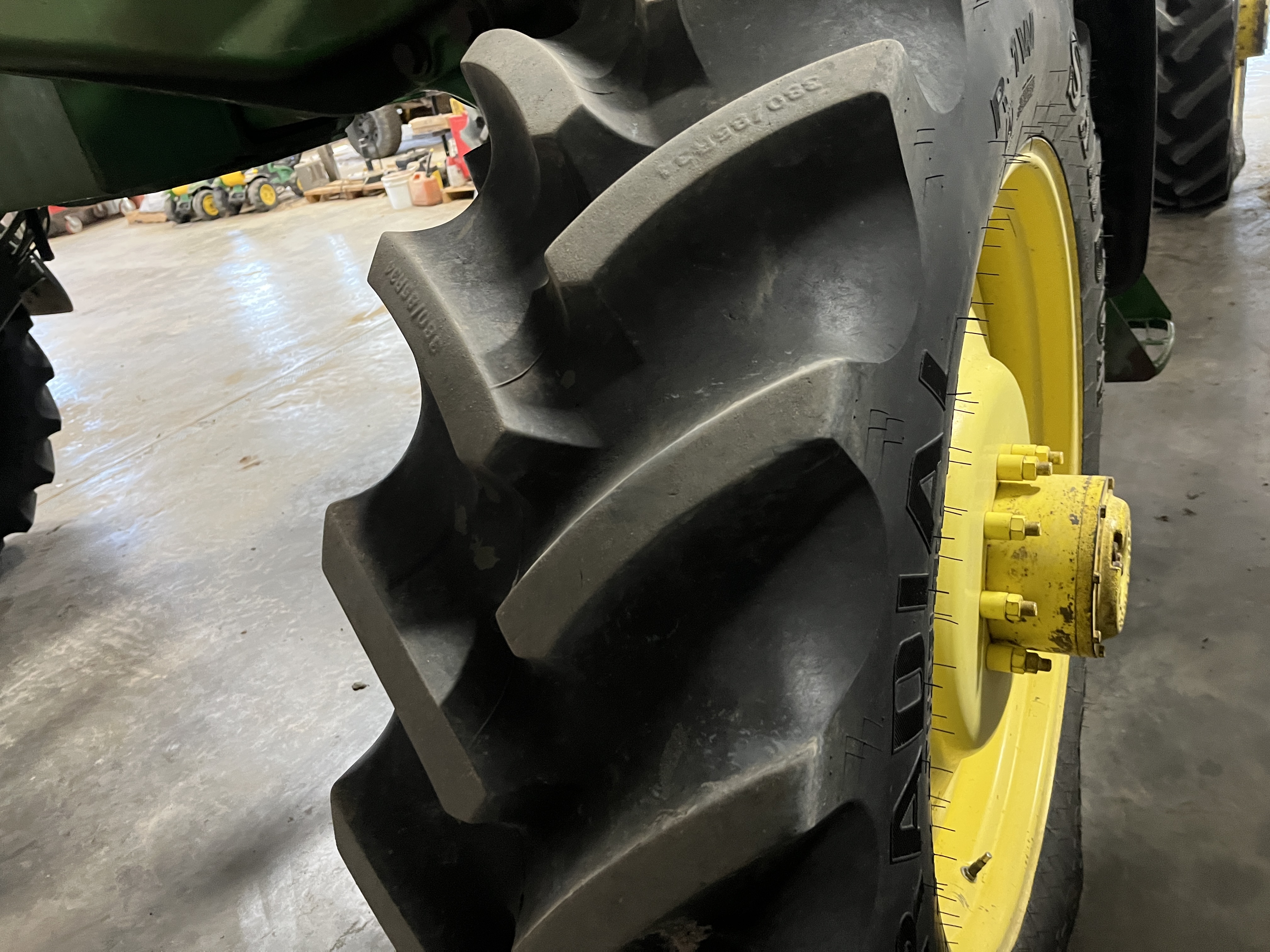 2000 John Deere 4700 Sprayer/High Clearance