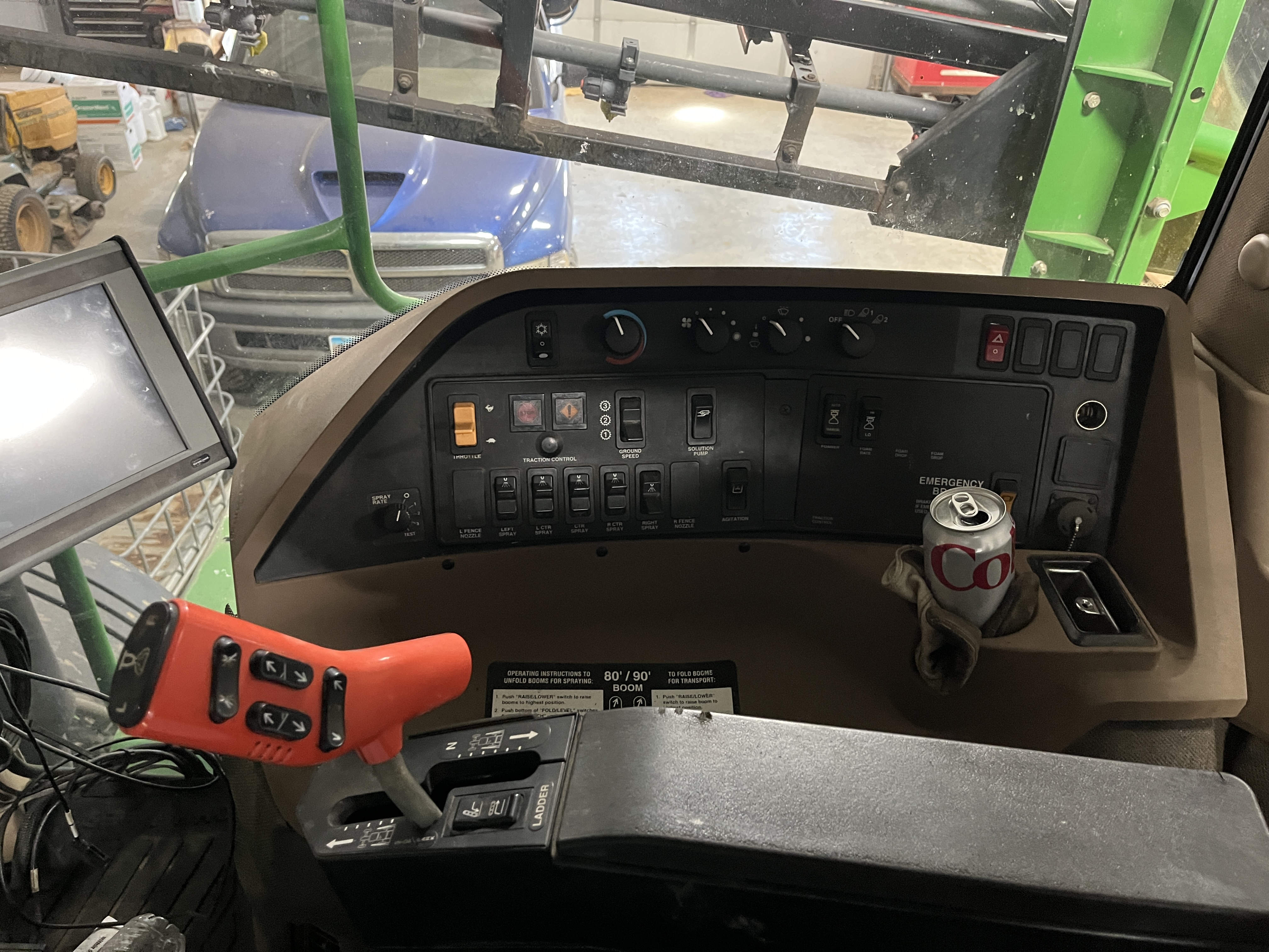2000 John Deere 4700 Sprayer/High Clearance